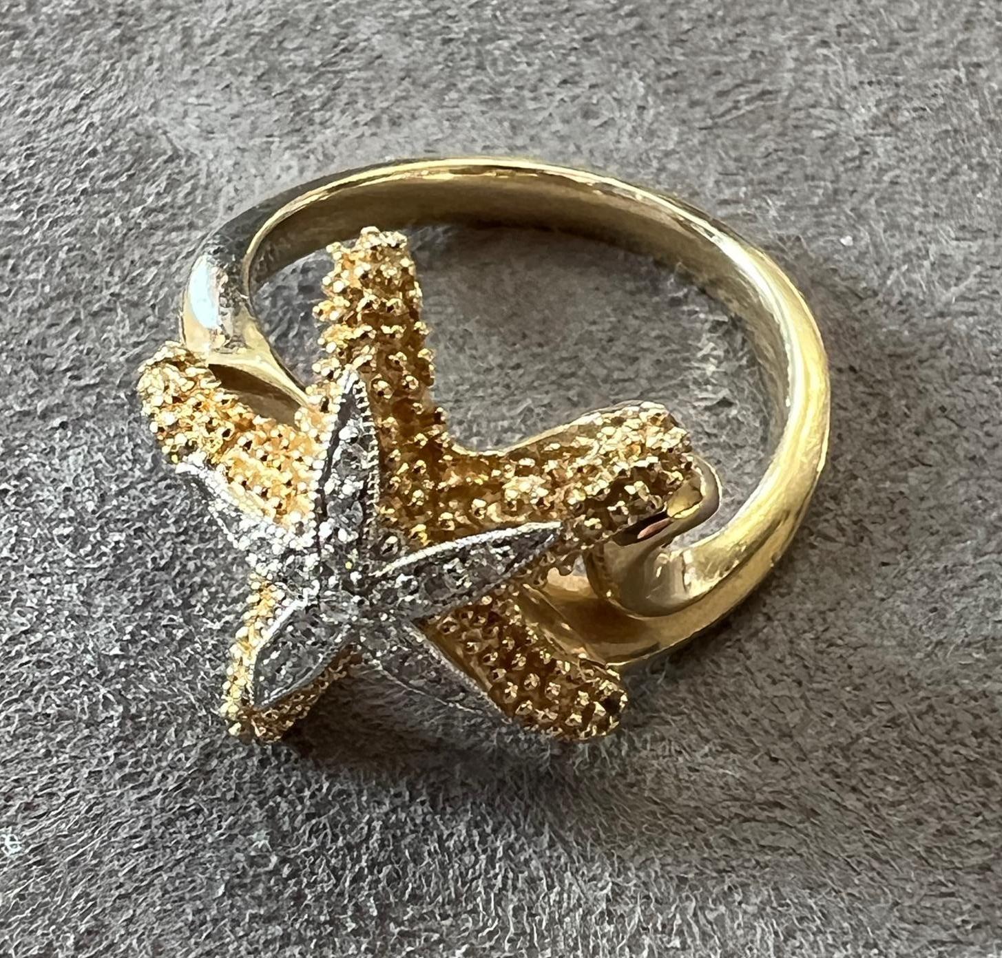 This is an ocean-inspired 14k 18mm starfish ring finely handcrafted by Denny Wong featuring sixteen glittering diamonds. 

Gold: 14k yellow gold

Jewels: 16 diamonds totaling in 0.08 carats 

Size: 18mm

Award winning jewelry designer Denny Wong is