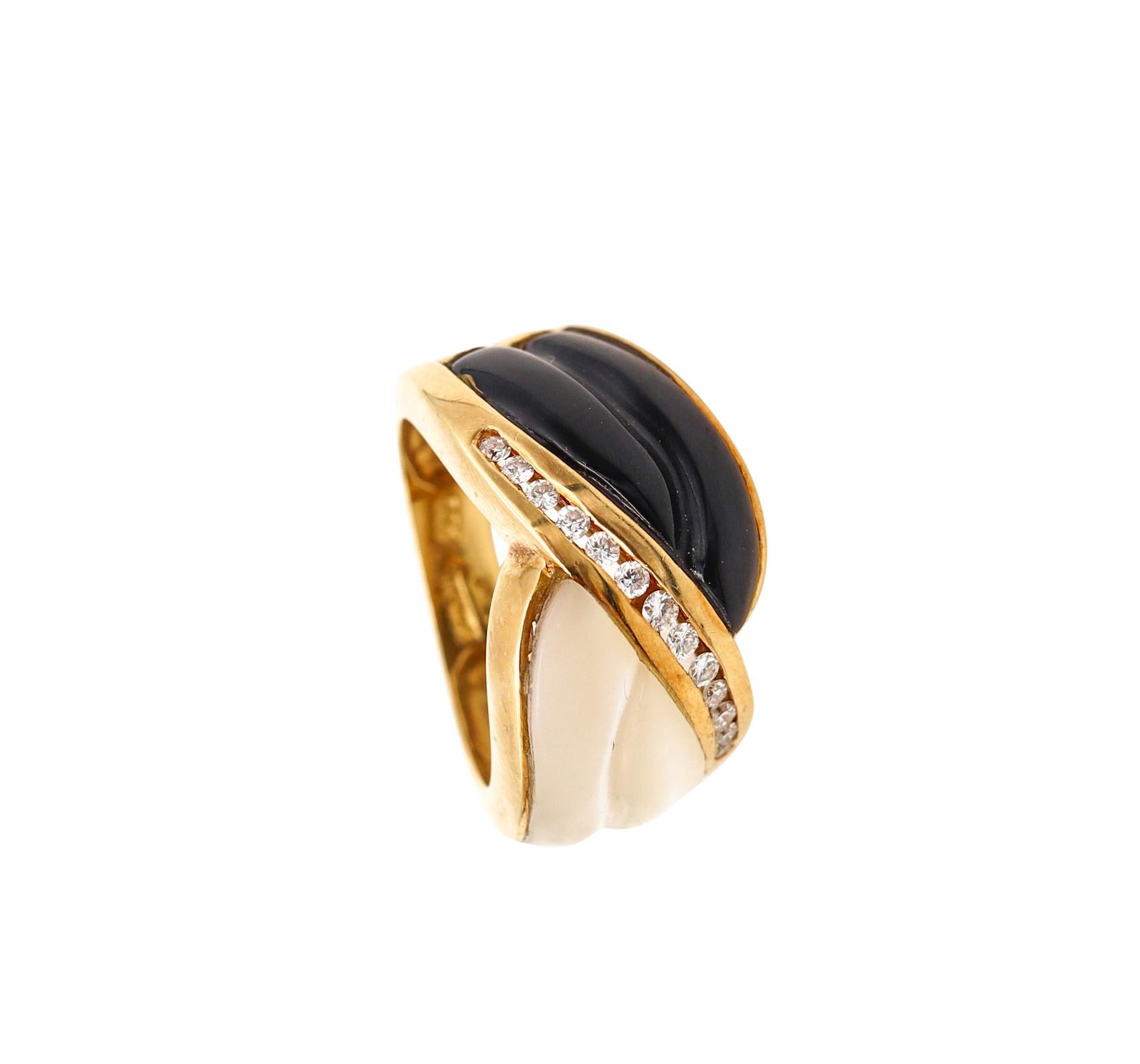 Beautiful French Ring designed by Denoir

Elegant piece, created in Paris France by the jewelry house of Denoir. It was crafted in solid yellow gold of 18 karats and embellished with two undulate organic elements carved from natural black onyx and