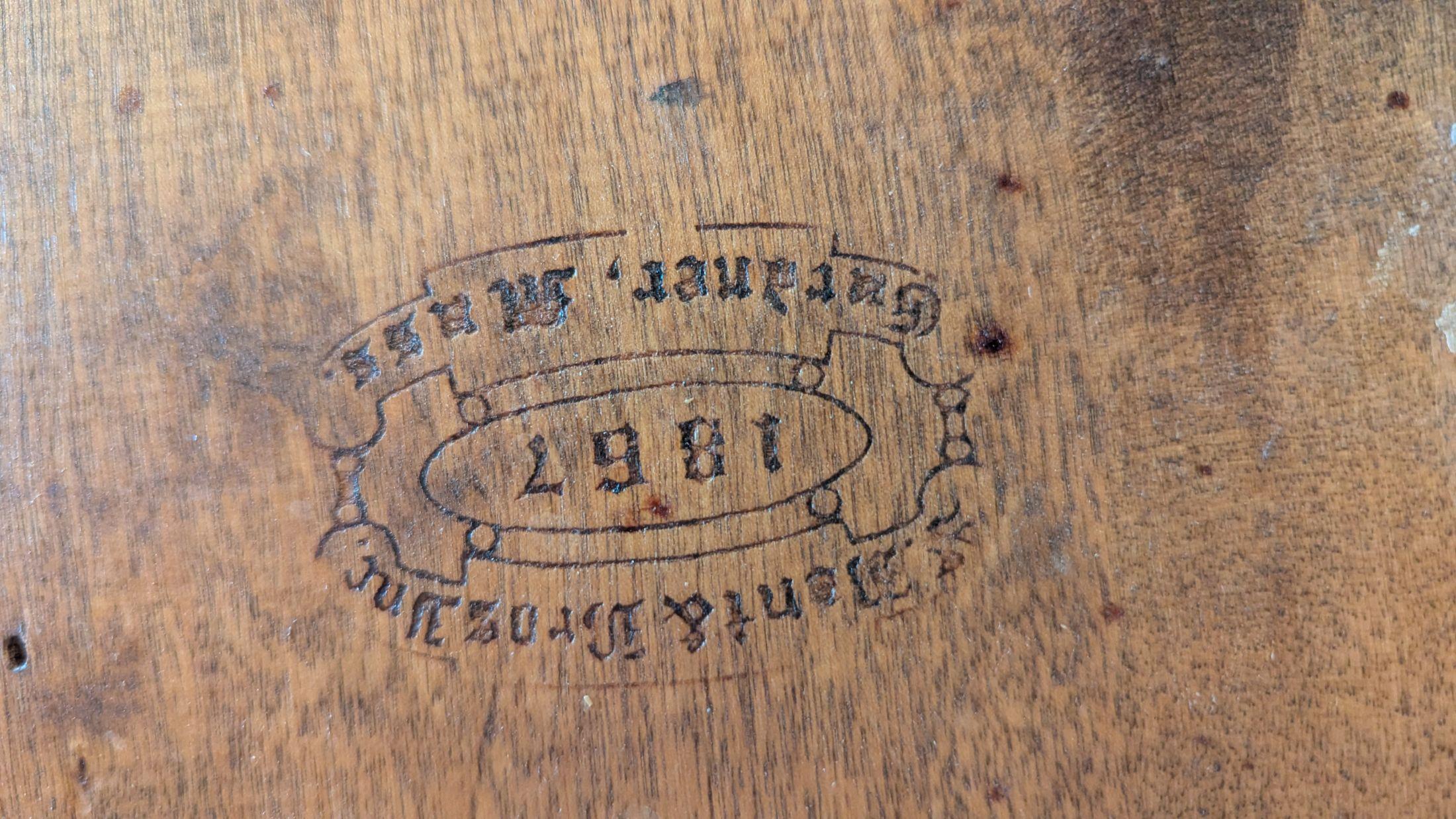 20ième siècle Dent Bros Early American Chairs set of 5 en vente