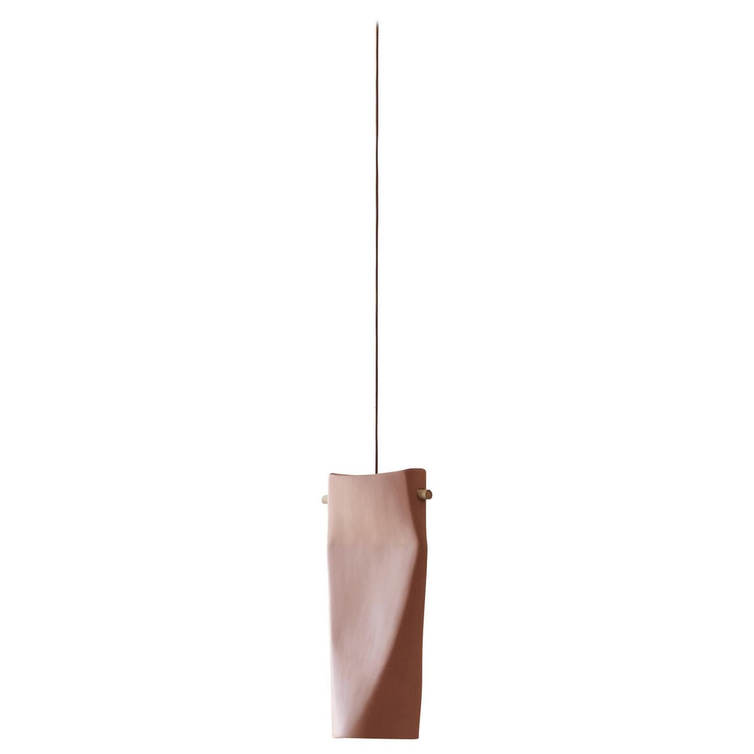 Im Angebot: Dent Große Keramiklampe mit Einsatz aus massiver Buche:: von Skrivo, Red (Ceramic Beige Red)