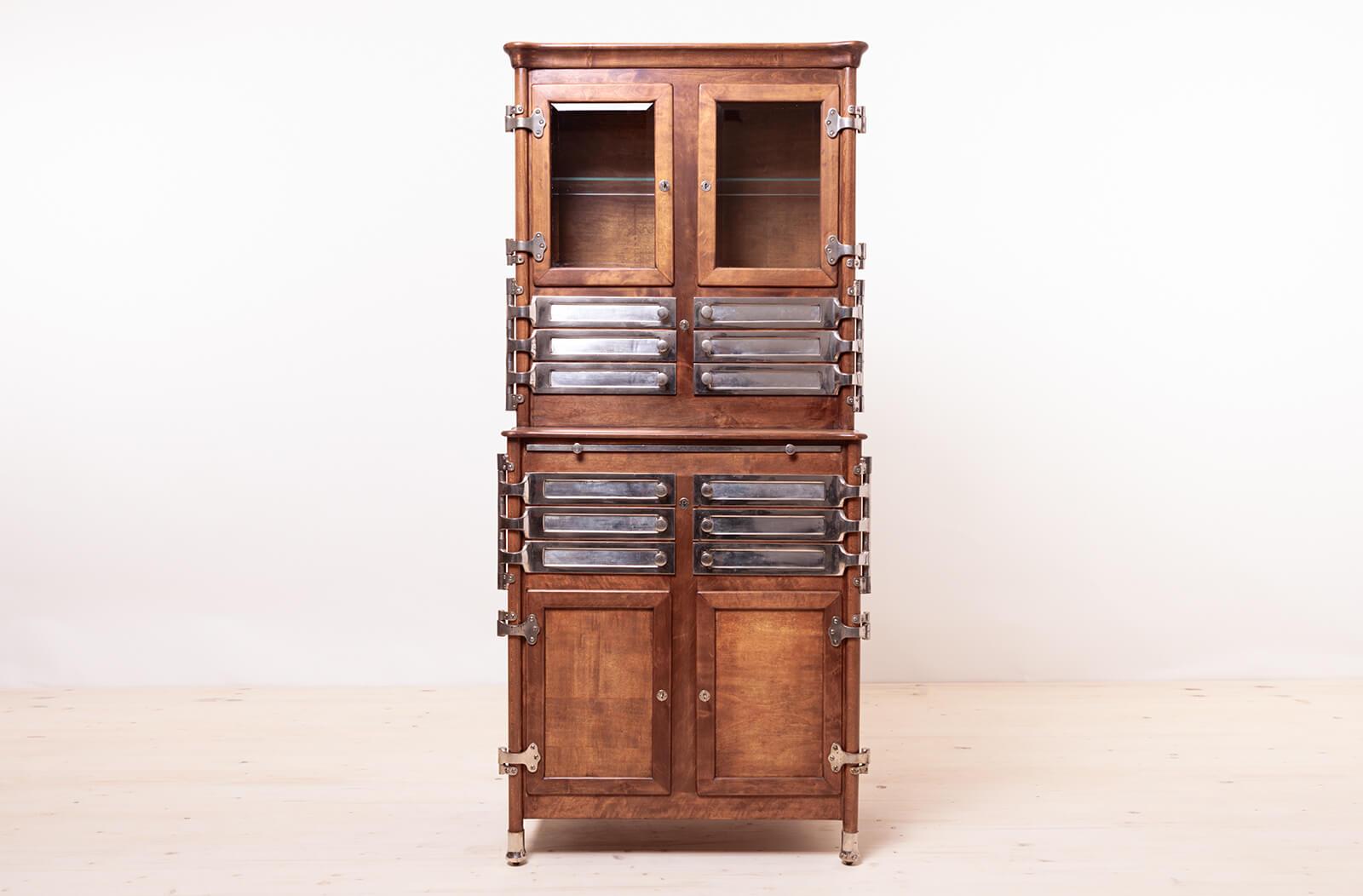 This stunning Dental Cabinet was possibly manufactured in USA by Lee Smith & Sons in Pittsburgh, Pennsylvania. Notable for its distinctive nickel hinges and trim, as well as the iconic swing-out drawers synonymous with Lee Smith & Sons, this piece