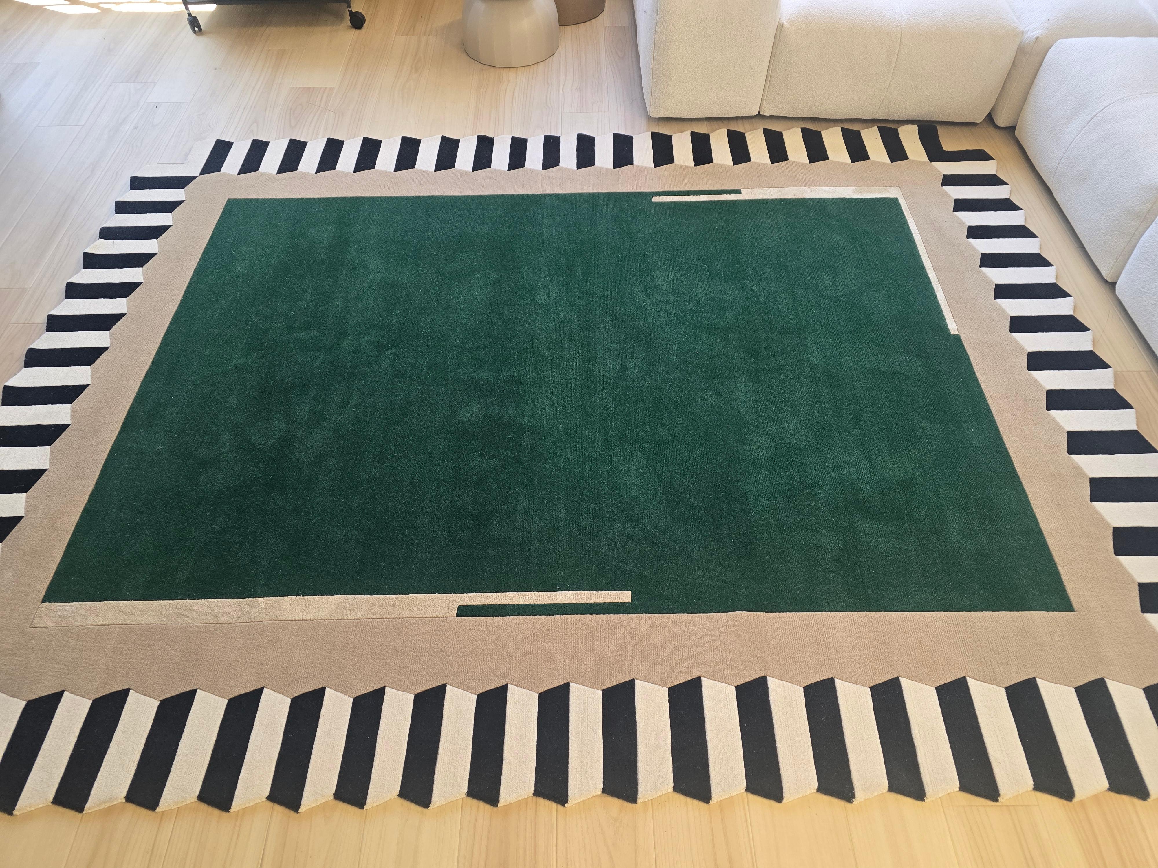 Dentelle Hexagone di Claude Cartier Studio

So much fun è una collezione di tappeti in cui elementi geometrici in bianco e nero definiscono motivi allegri e colorati dando vita a 3 diversi design, personalizzabili in molteplici varianti in termini