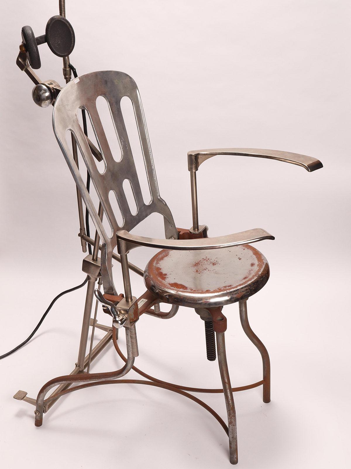Early 20th Century Dentist Armchair with Lamp, USA, 1920 For Sale