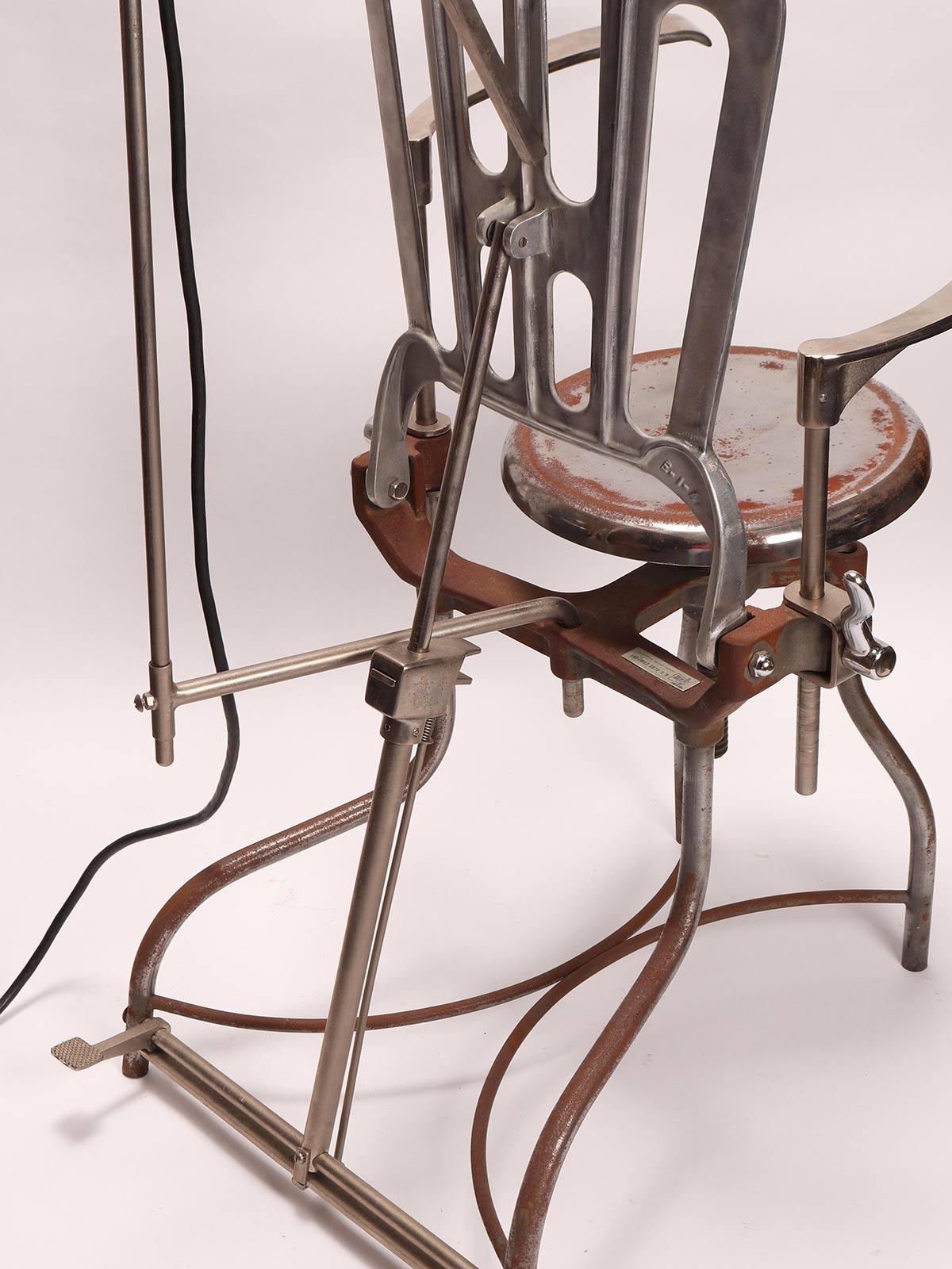 Dentist Armchair with Lamp, USA, 1920 For Sale 1