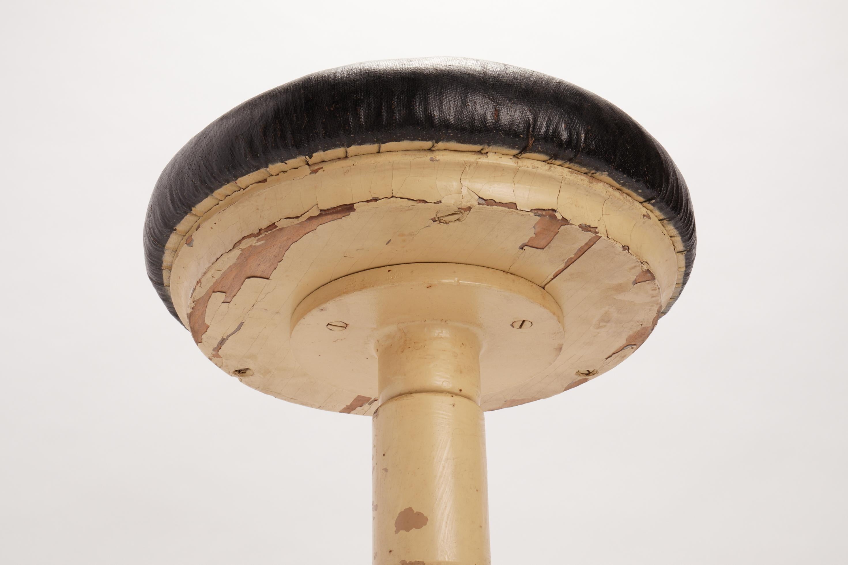 Dentist Stool with a Big Metal Spring, Weight Motion, France, 1900 In Good Condition For Sale In Milan, IT