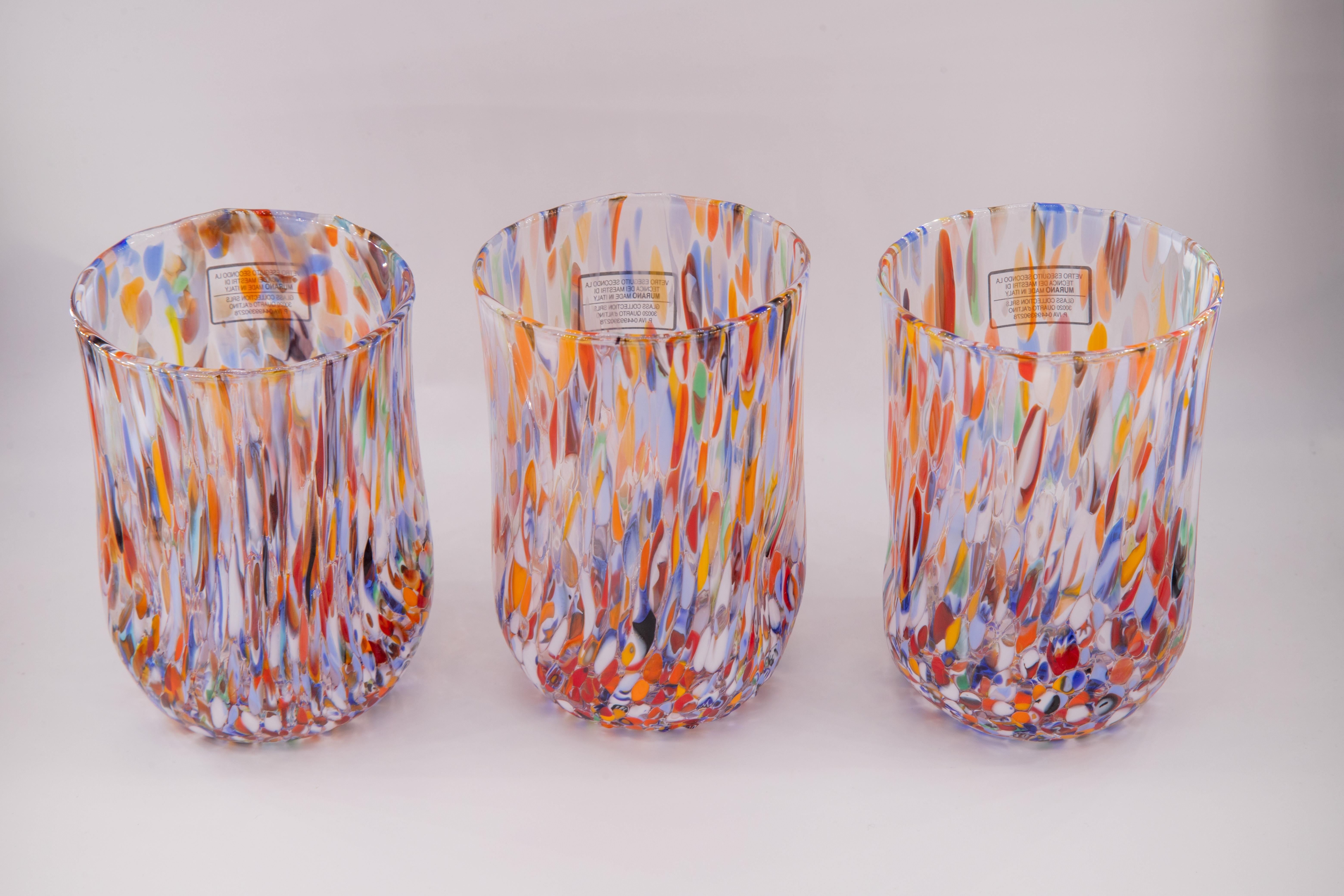 Set de six verres à eau/boisson/vin couleur Millefiori - Verre de Murano - Fabriqué en Italie.

Ces verres individuels de Murano sont inspirés du verre classique 