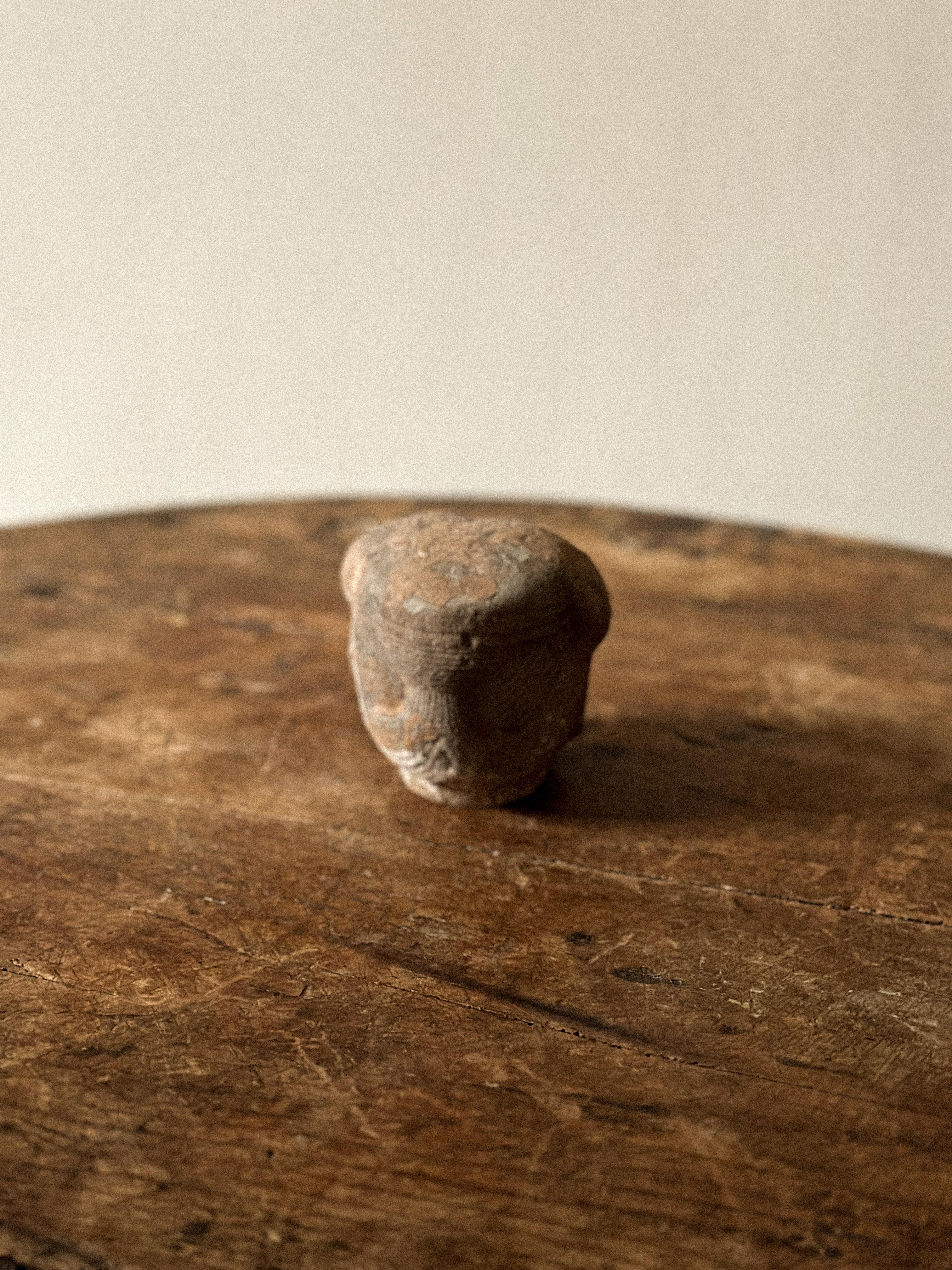 Représentation d'une tête, période de la Dynasty Han (206 BCE - 220 CE) Bon état - En vente à Hønefoss, 30