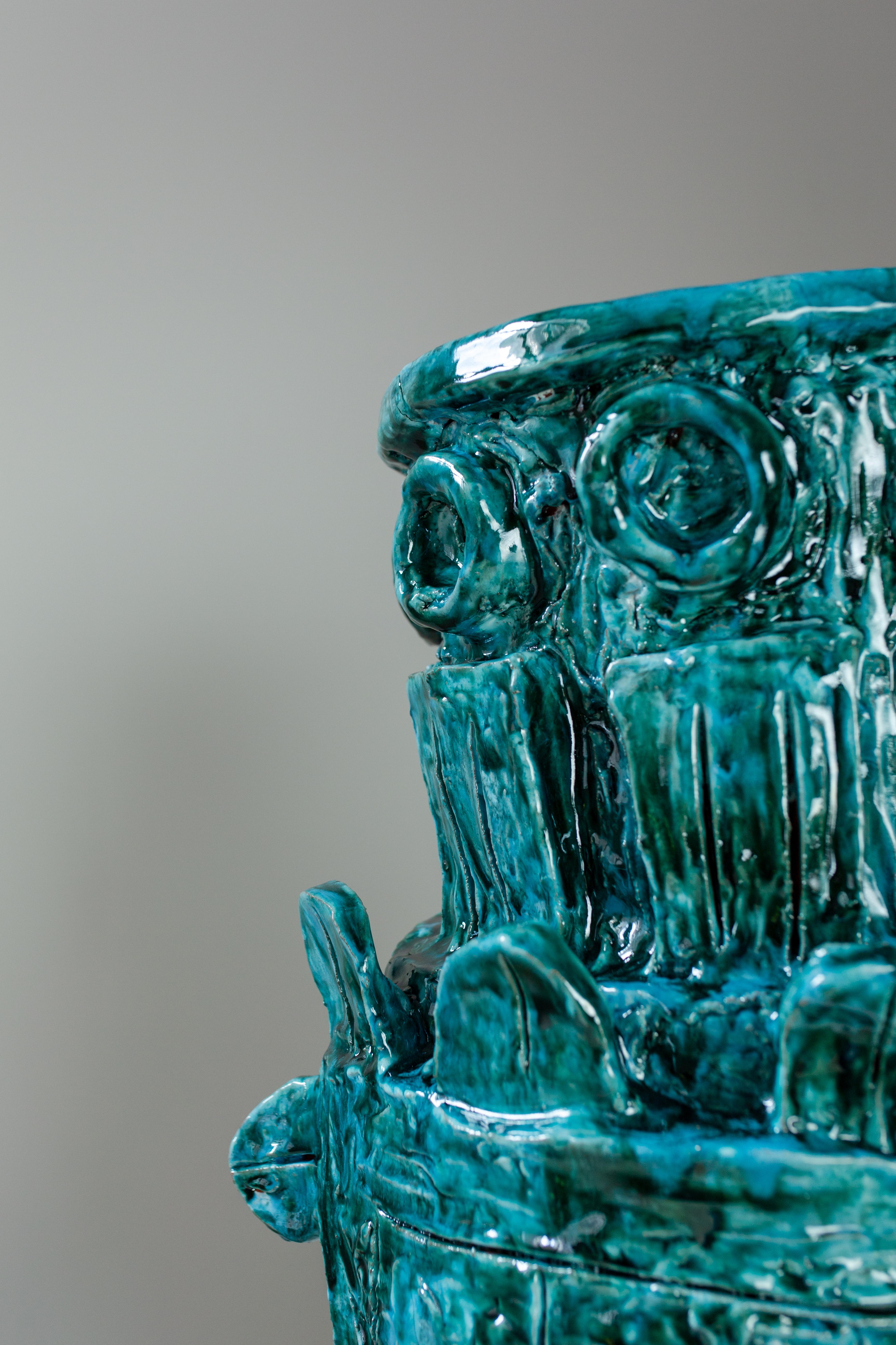 Depinto de blu is Presented by Spazio Nobile

Galzed terracotta - side table or stool.
 