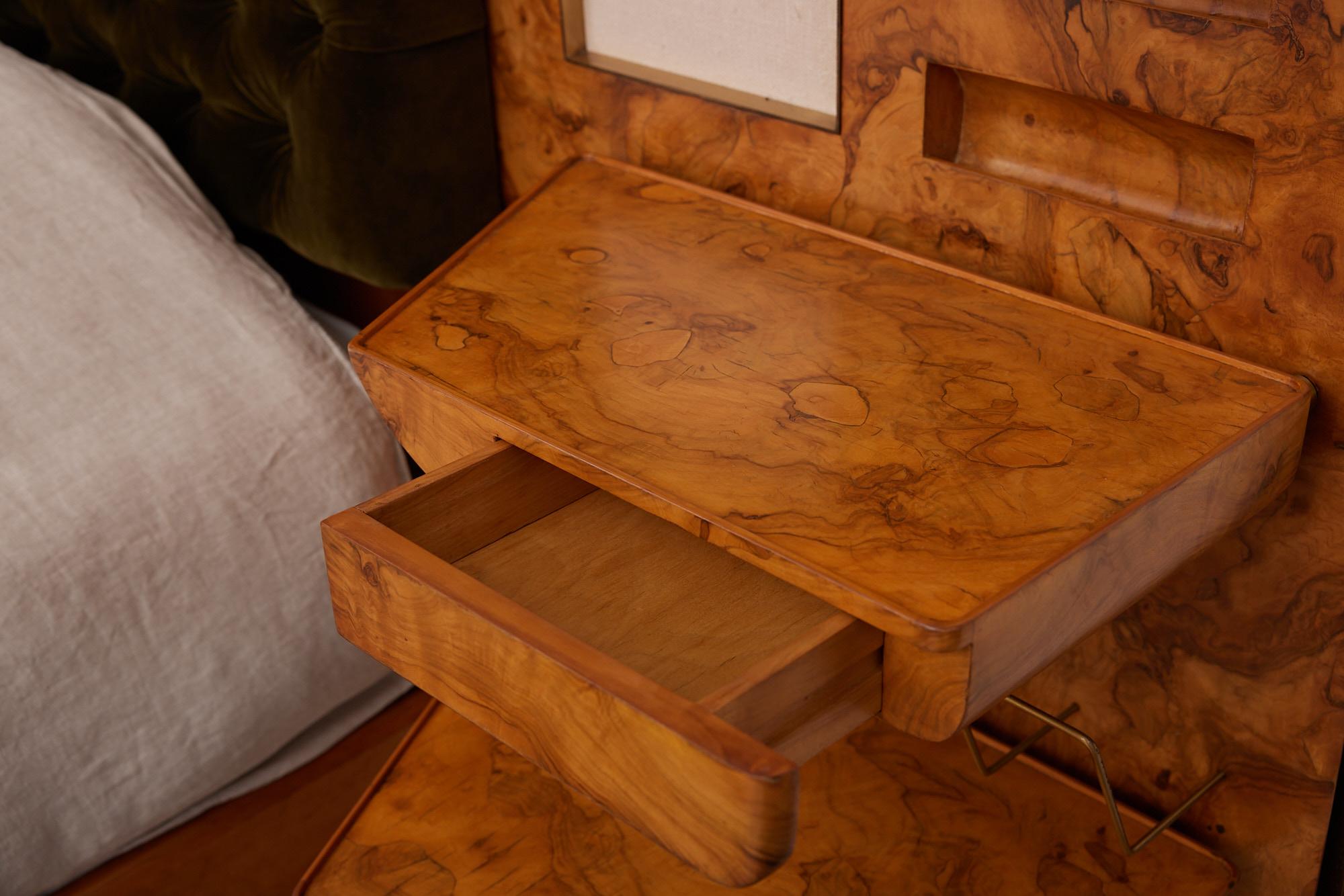 DÉPÔT 2 : Tête de lit et cadre de lit Gio Ponti avec tables de nuit attenantes 9