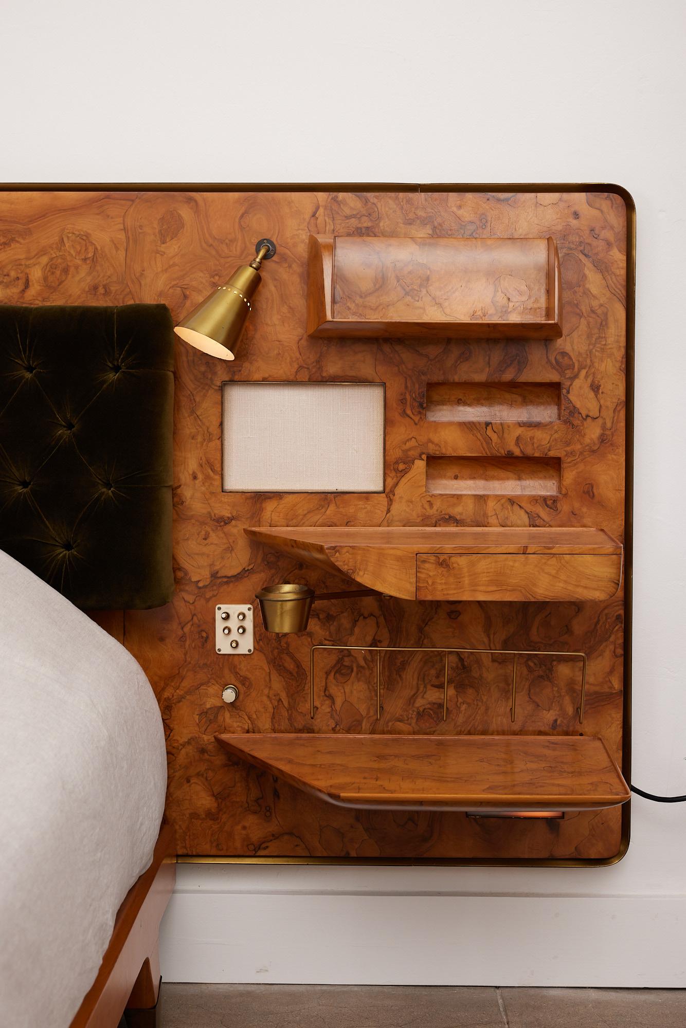 DÉPÔT 2 : Tête de lit et cadre de lit Gio Ponti avec tables de nuit attenantes 2