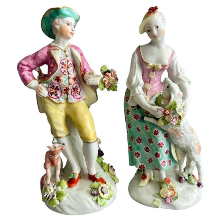 Derby Eccezionale coppia di figure in porcellana di pastori della ghirlanda, 1765 ca.