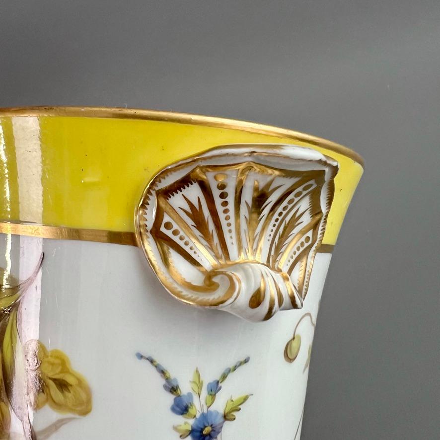Par de macetas Derby, amarillas, con flores, de William Billingsley, hacia 1795 en venta 3