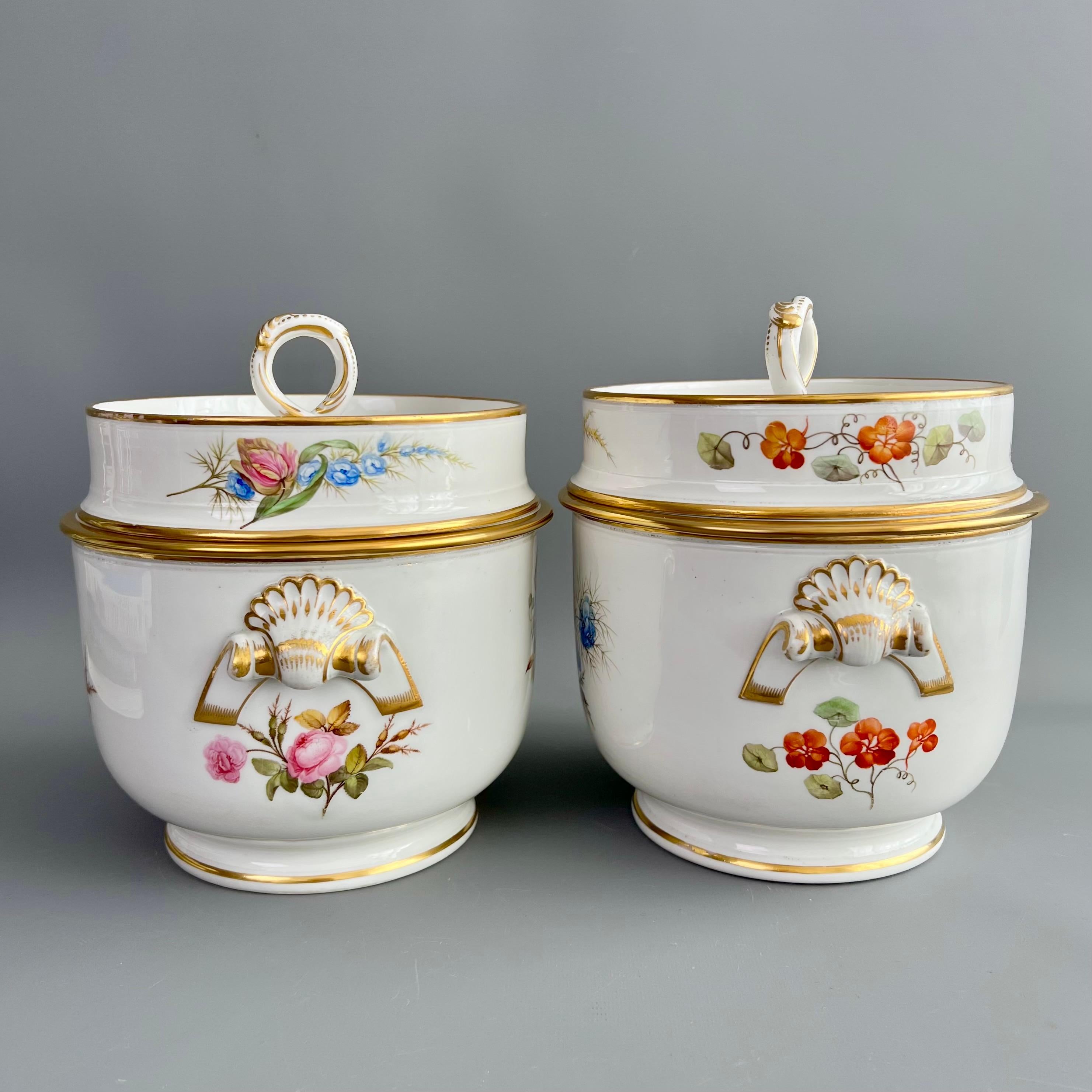 Pareja de cubiteras de porcelana Derby, Flores finas de William Billingsley, hacia 1790 Jorge III en venta