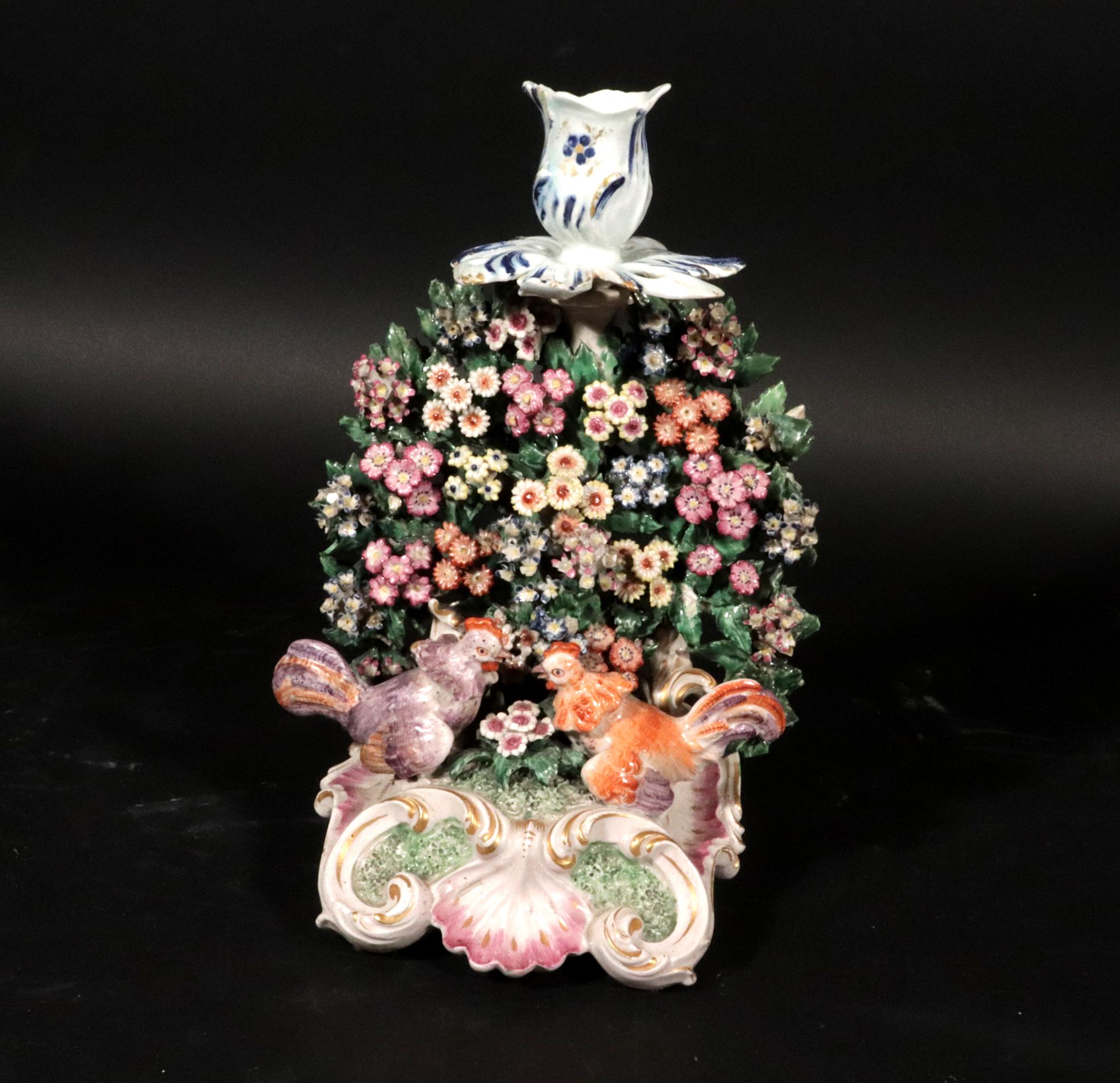 Candeleros de porcelana Derby decorados con gallina y pollitos en venta 4