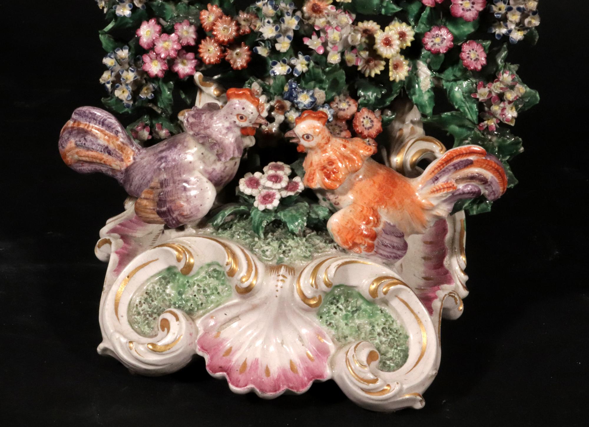 Candeleros de porcelana Derby decorados con gallina y pollitos en venta 5