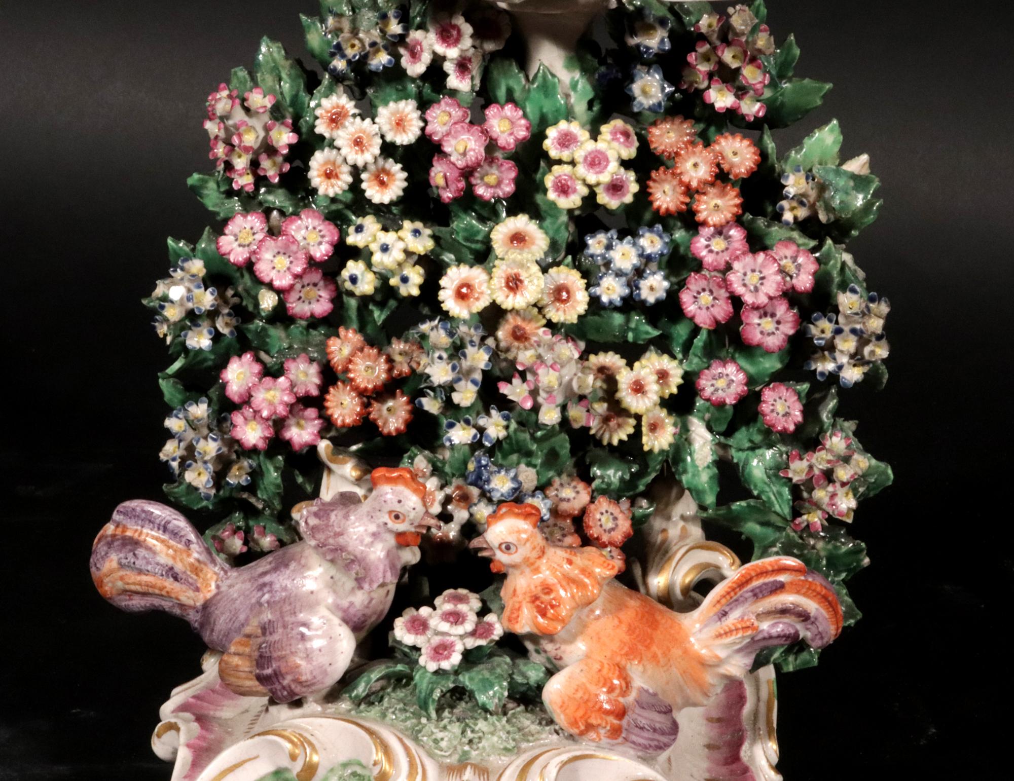 Candeleros de porcelana Derby decorados con gallina y pollitos en venta 6
