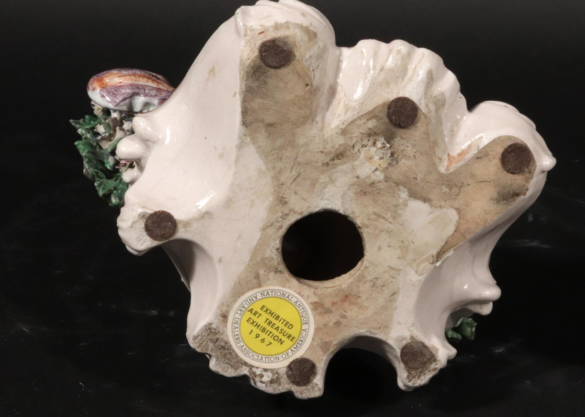 Candeleros de porcelana Derby decorados con gallina y pollitos en venta 9