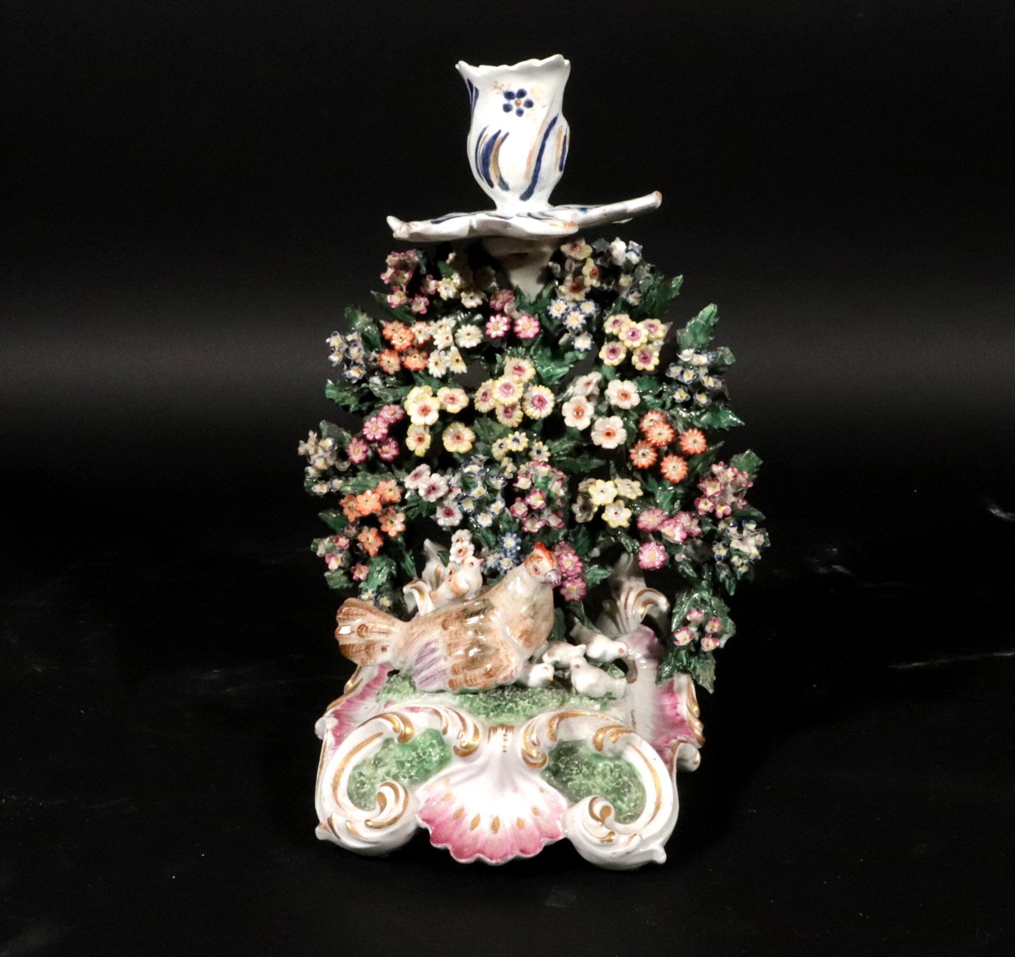 Candeleros de porcelana Derby decorados con gallina y pollitos en Bueno estado para la venta en Downingtown, PA