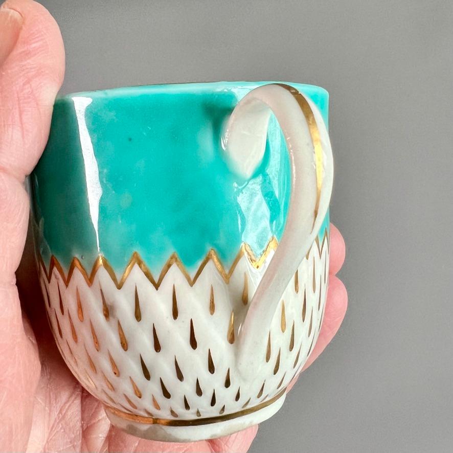 Taza de café de porcelana Derby, motivo alcachofa en turquesa, georgiana ca 1785 en venta 3