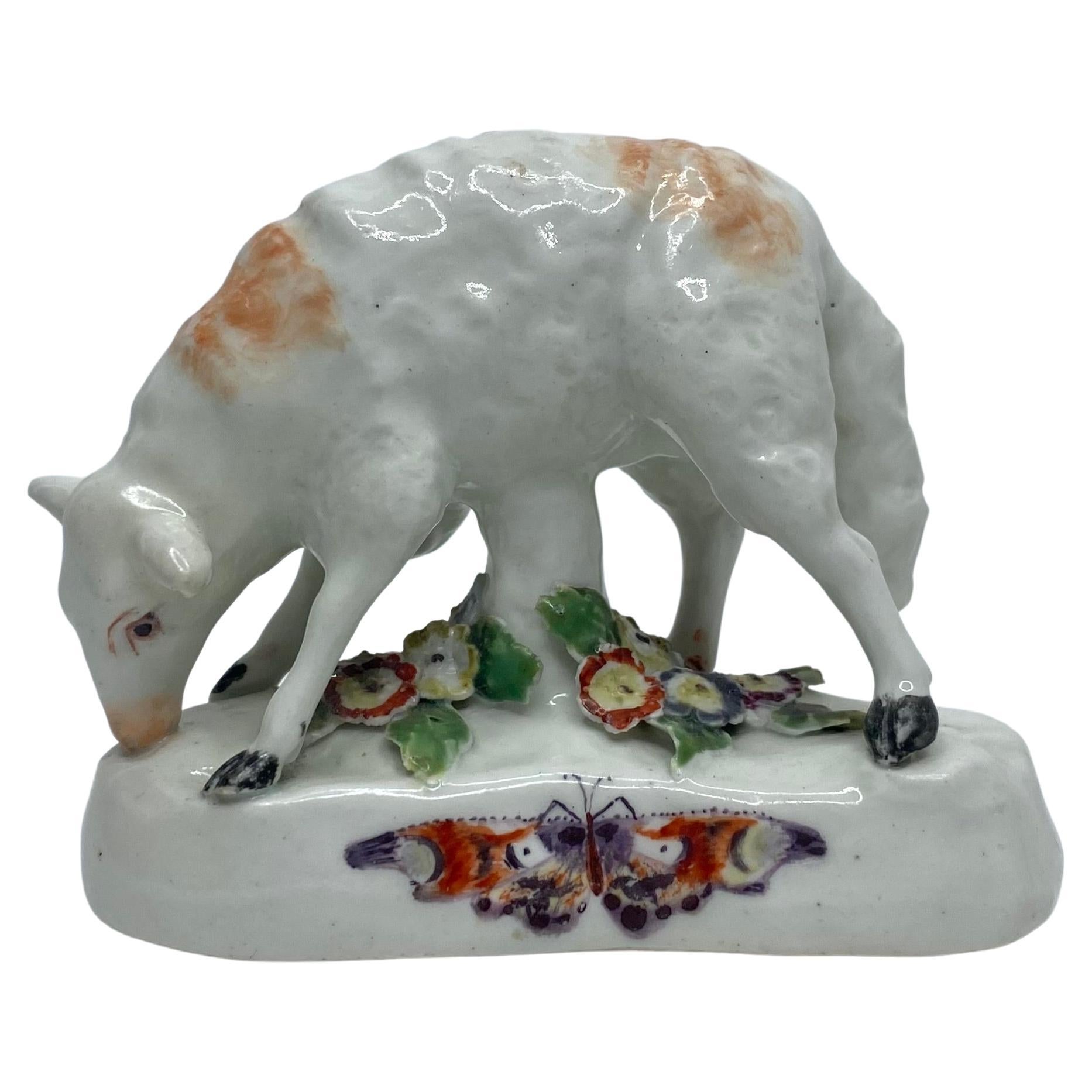 Mouton de pâturage en porcelaine de Derby, c. 1760. en vente