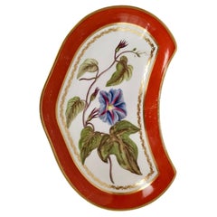 Plat en forme de rein en porcelaine de Derby, rouge, nommé Botanical Attr. John Brewer, 1795-1800