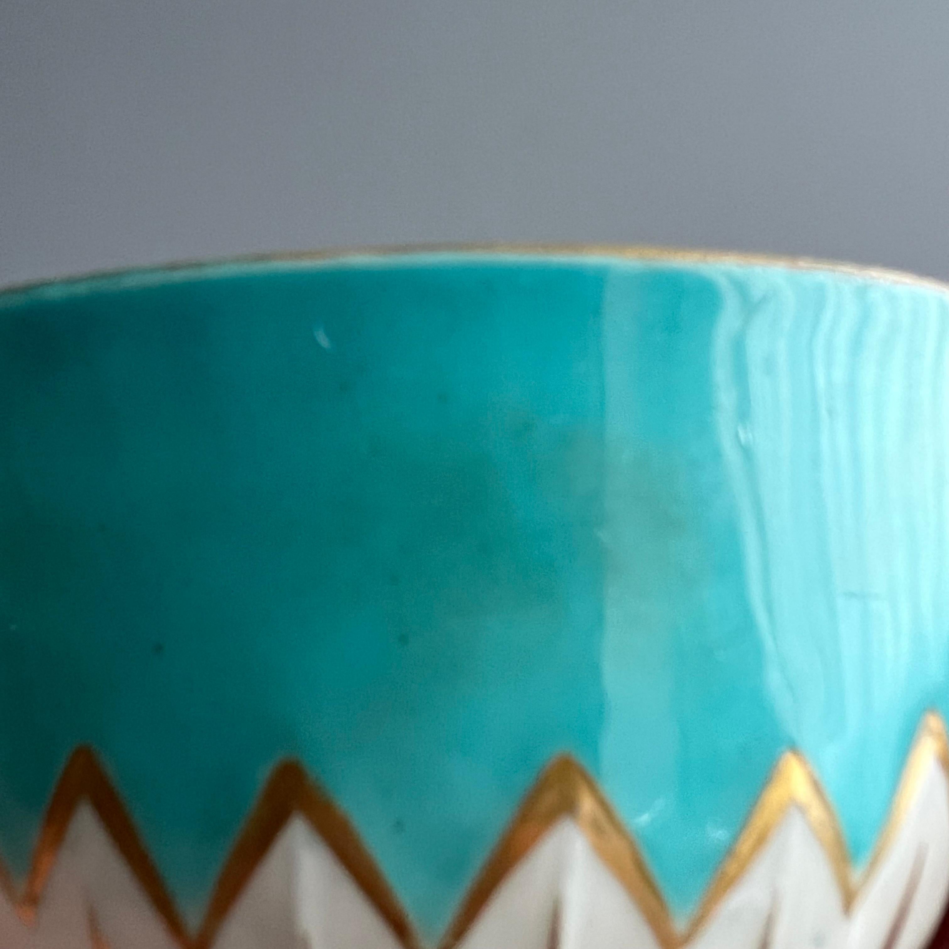 Tazón de té de porcelana Derby, motivo alcachofa en turquesa, georgiano ca 1785 (4) en venta 3