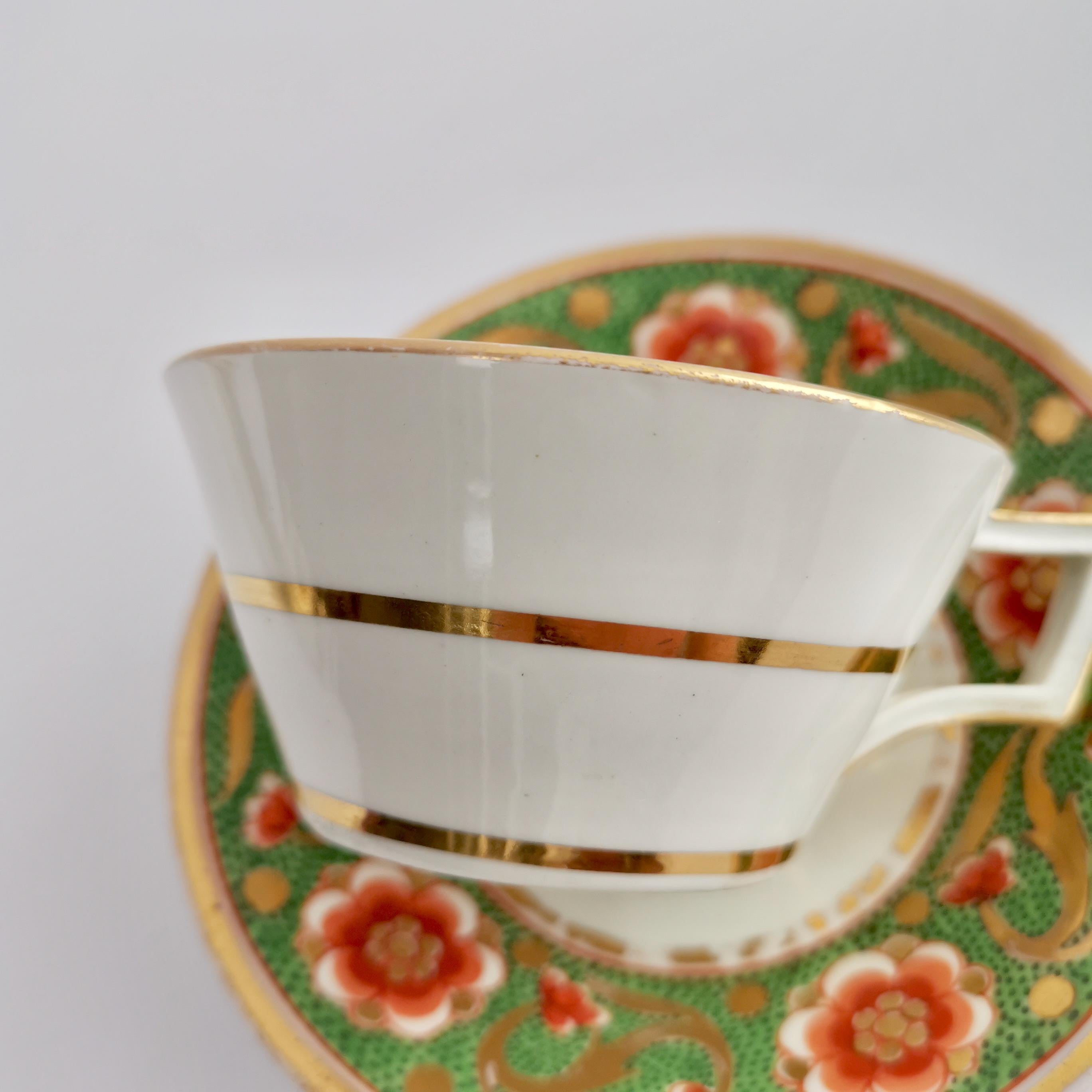 Derby Porcelain Teacup Trio, Green with Red Flowers, 1800-1810 For Sale 4