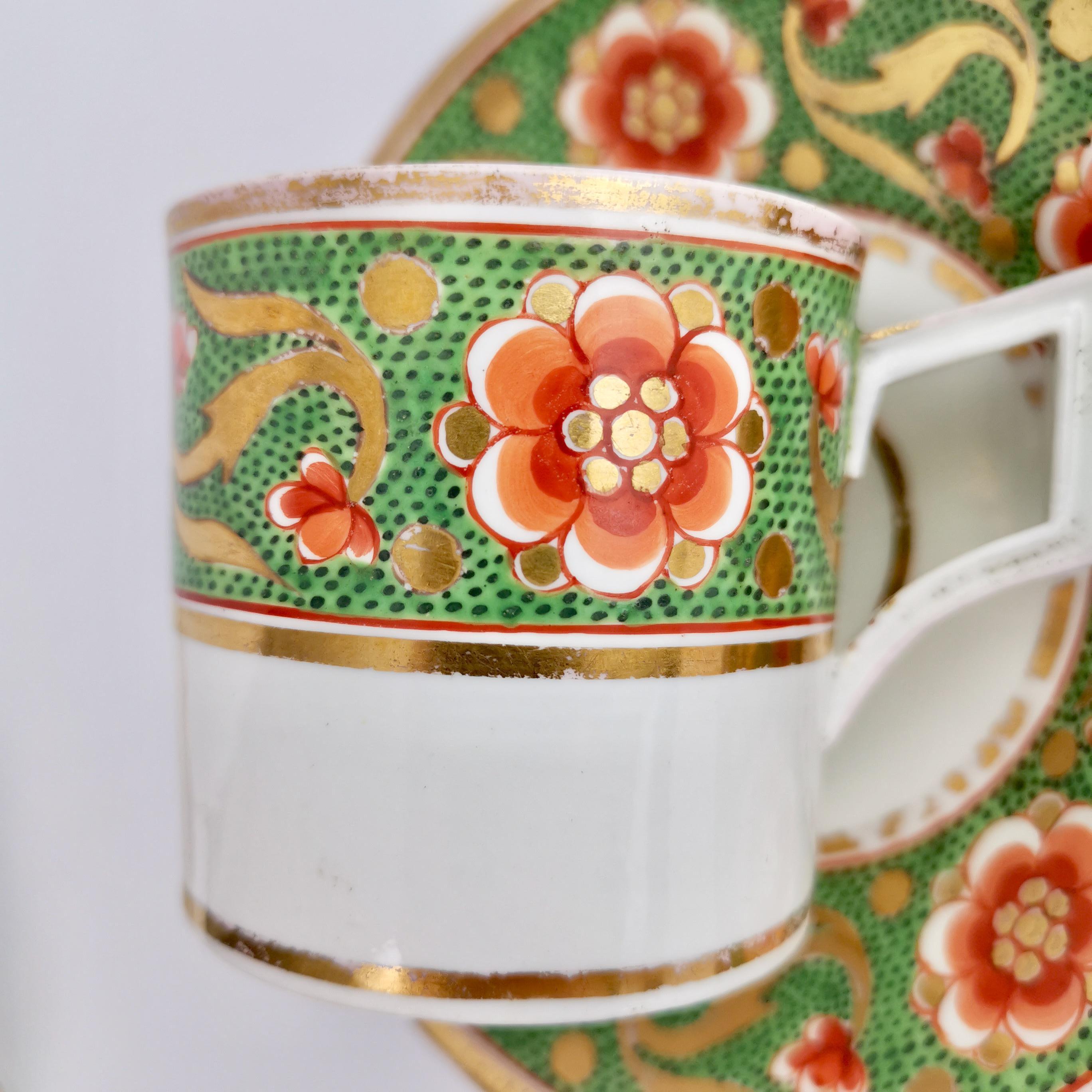 Porcelaine Trio de tasses à thé en porcelaine du Derby, vert avec fleurs rouges, 1800-1810 en vente