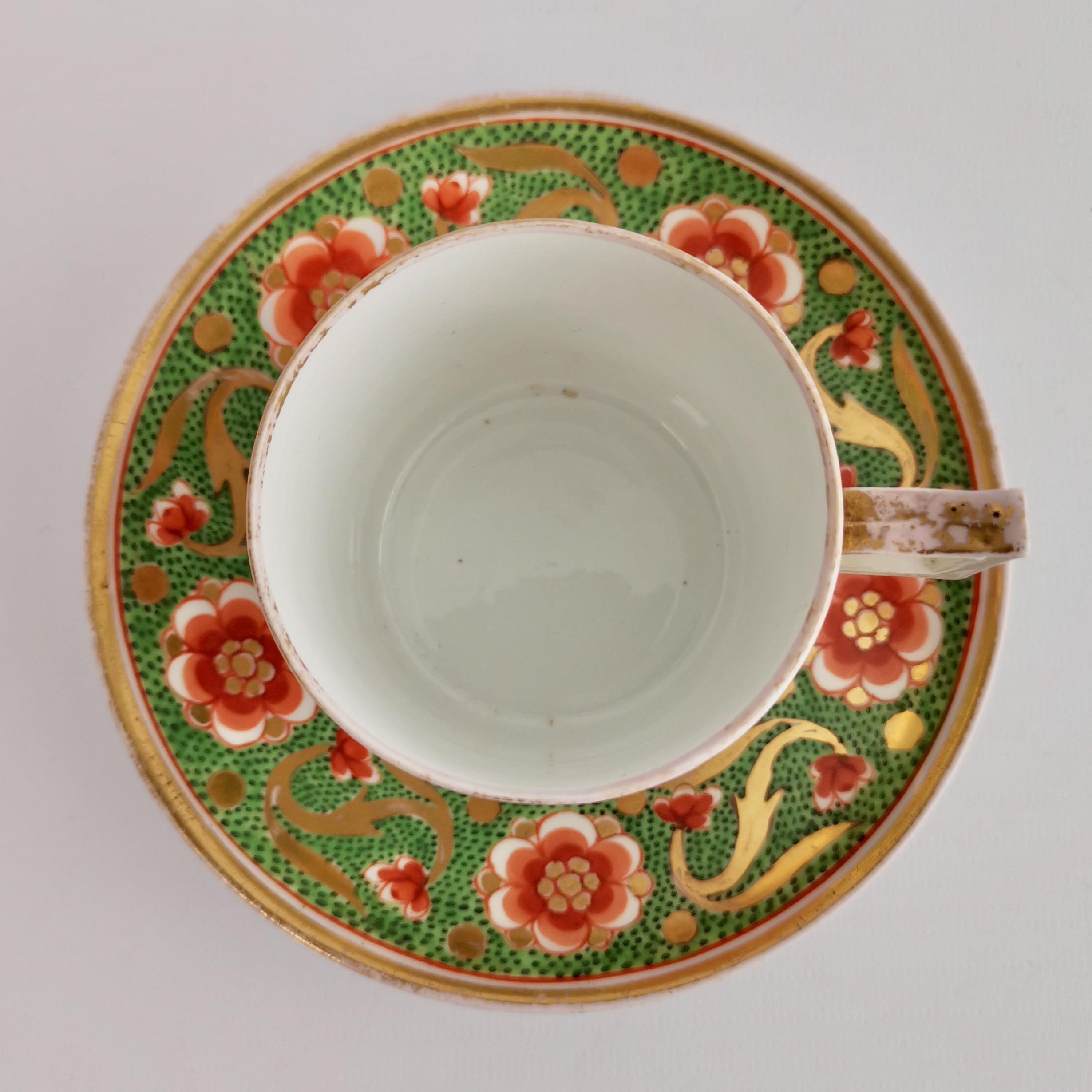 Trio de tasses à thé en porcelaine du Derby, vert avec fleurs rouges, 1800-1810 en vente 1