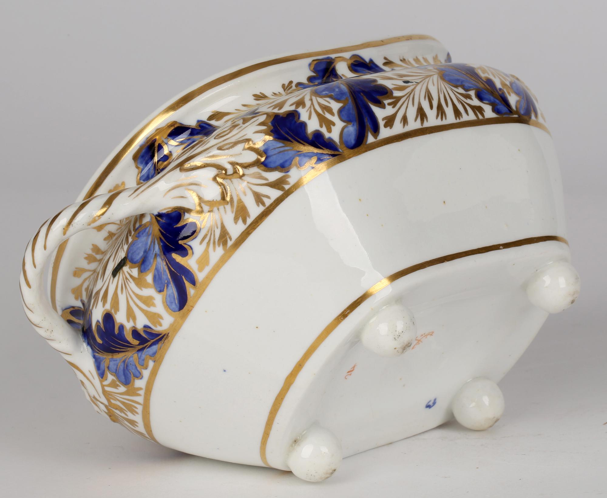 Sucrier et support à couvercle en porcelaine de Derby à motif de feuilles d'art en vente 3