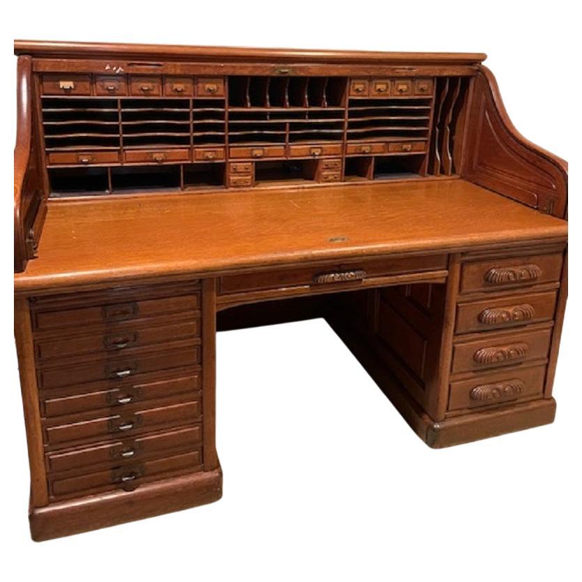 Escritorio Enrollable de Roble Panelado de la Escuela Derby con Interior Completo, Circa 1900