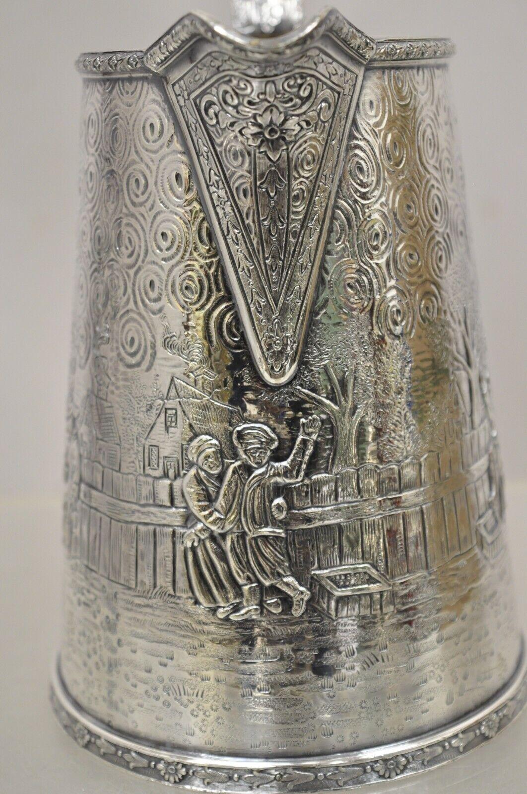Derby S.P. Figuraler Repousse Village-Wasserkrug aus Silberblech von Co (20. Jahrhundert) im Angebot