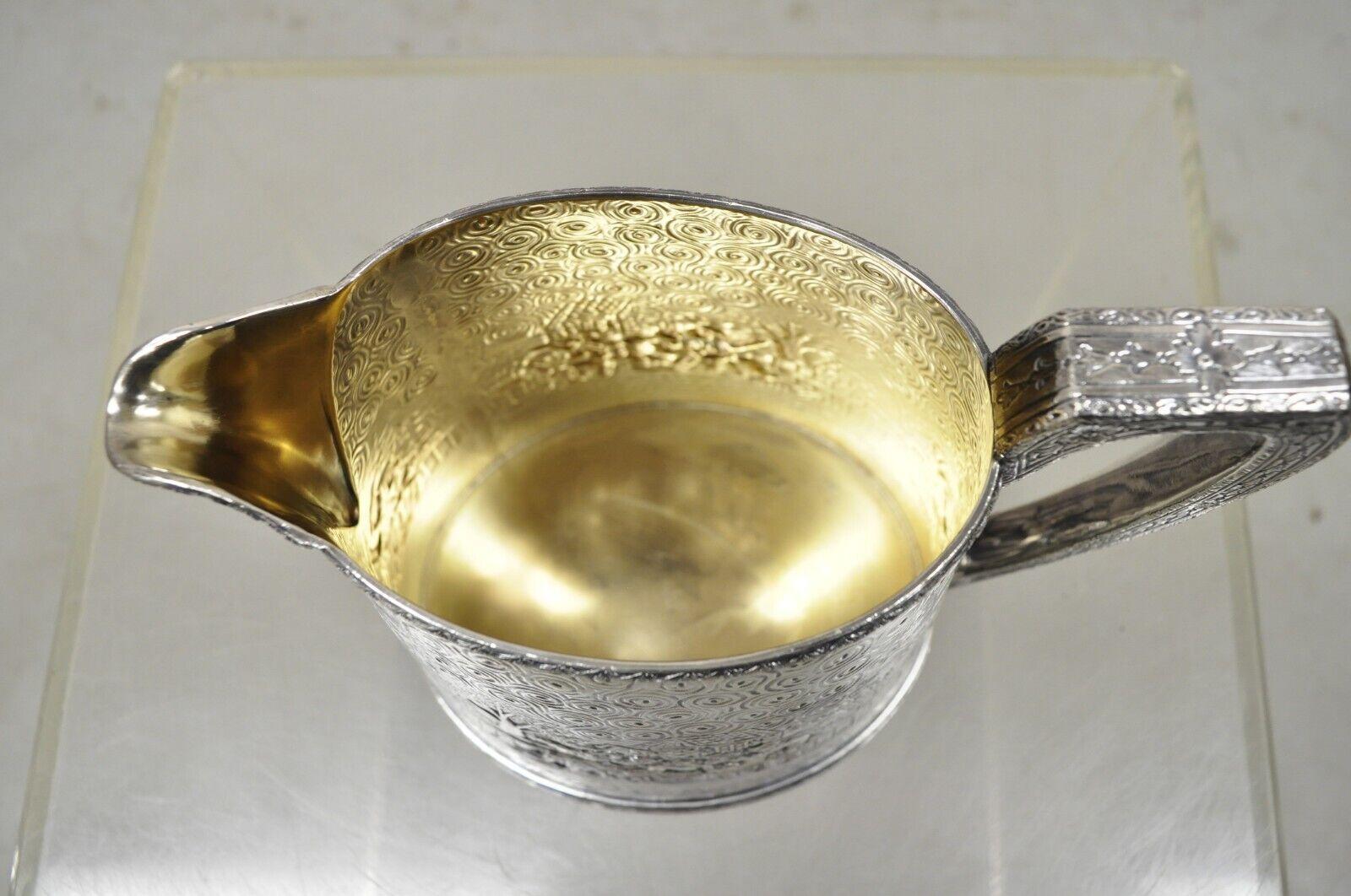 Derby S.P. Pichet à eau figuratif en métal argenté Repousse Village de Co International en vente 1