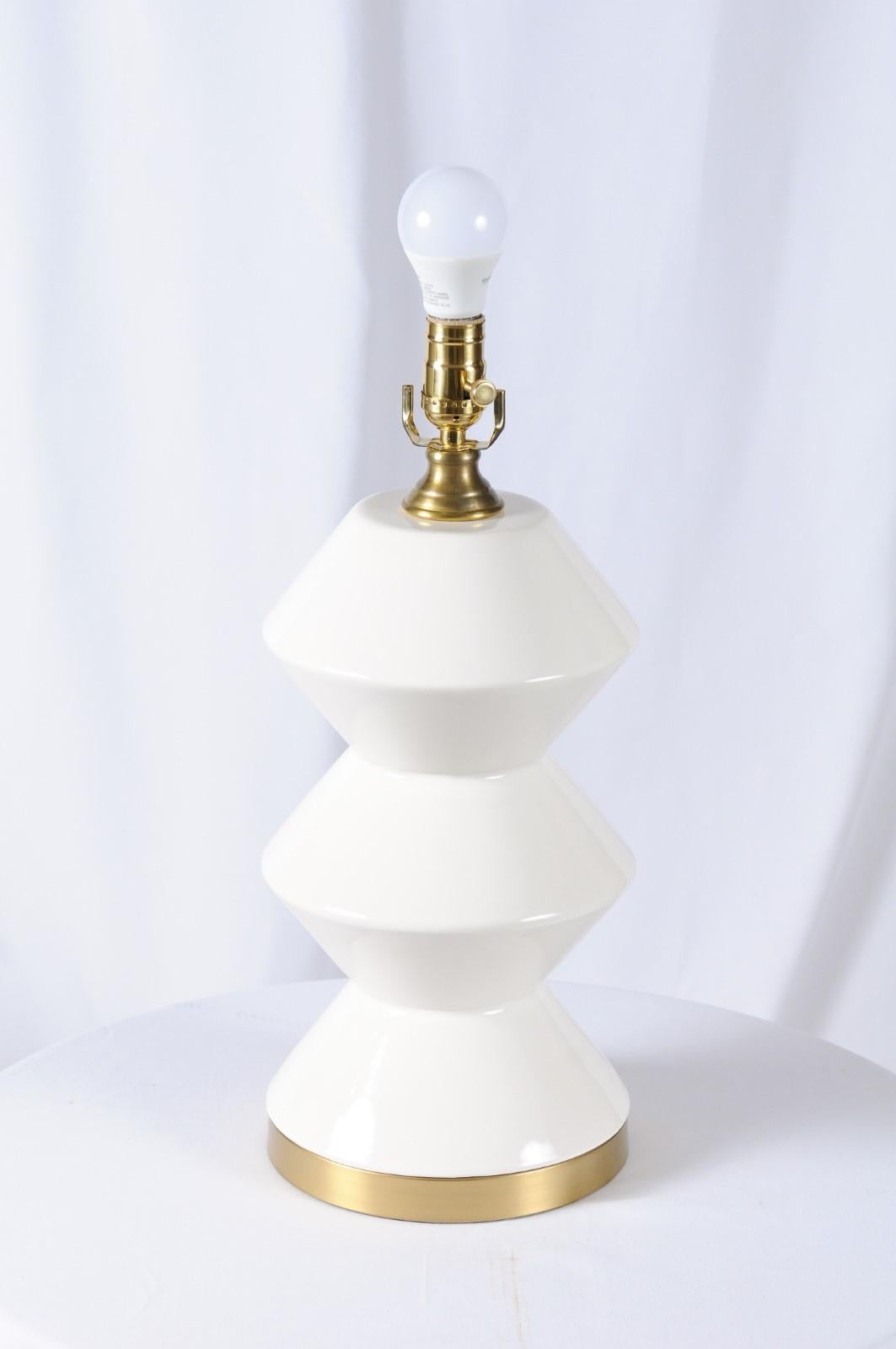 Derby Table Lamp, White Ceramic by Fox Mill Lighting & Supply In Good Condition In Atlanta, GA