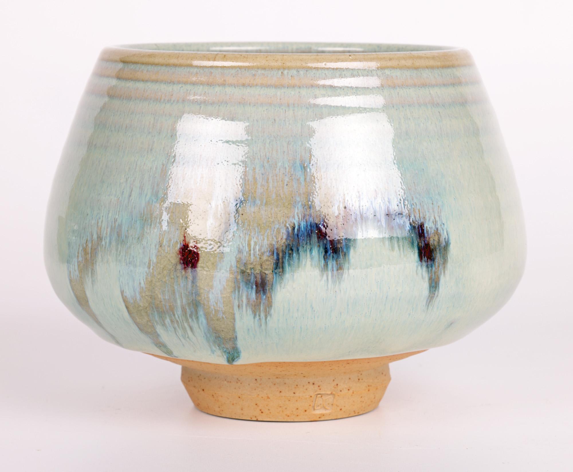 Vaso a forma di bocciolo dipinto astratto di Derek Clarkson Studio Pottery in vendita 7