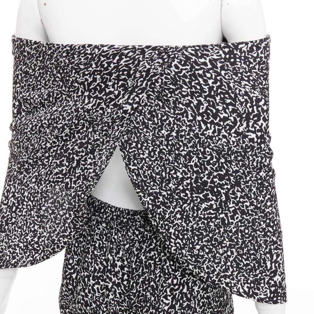 DEREK LAM 10 CROSBY noir blanc soie mélangée imprimé géométrique combinaison bustier US0 XS
Référence : SNKO/A00544
Marque : Derek Lam
Collectional : 10 Crosby
MATERIAL : Soie, mélange
Couleur : Noir, Whiting
Motif : Géométrique
Fermeture :
