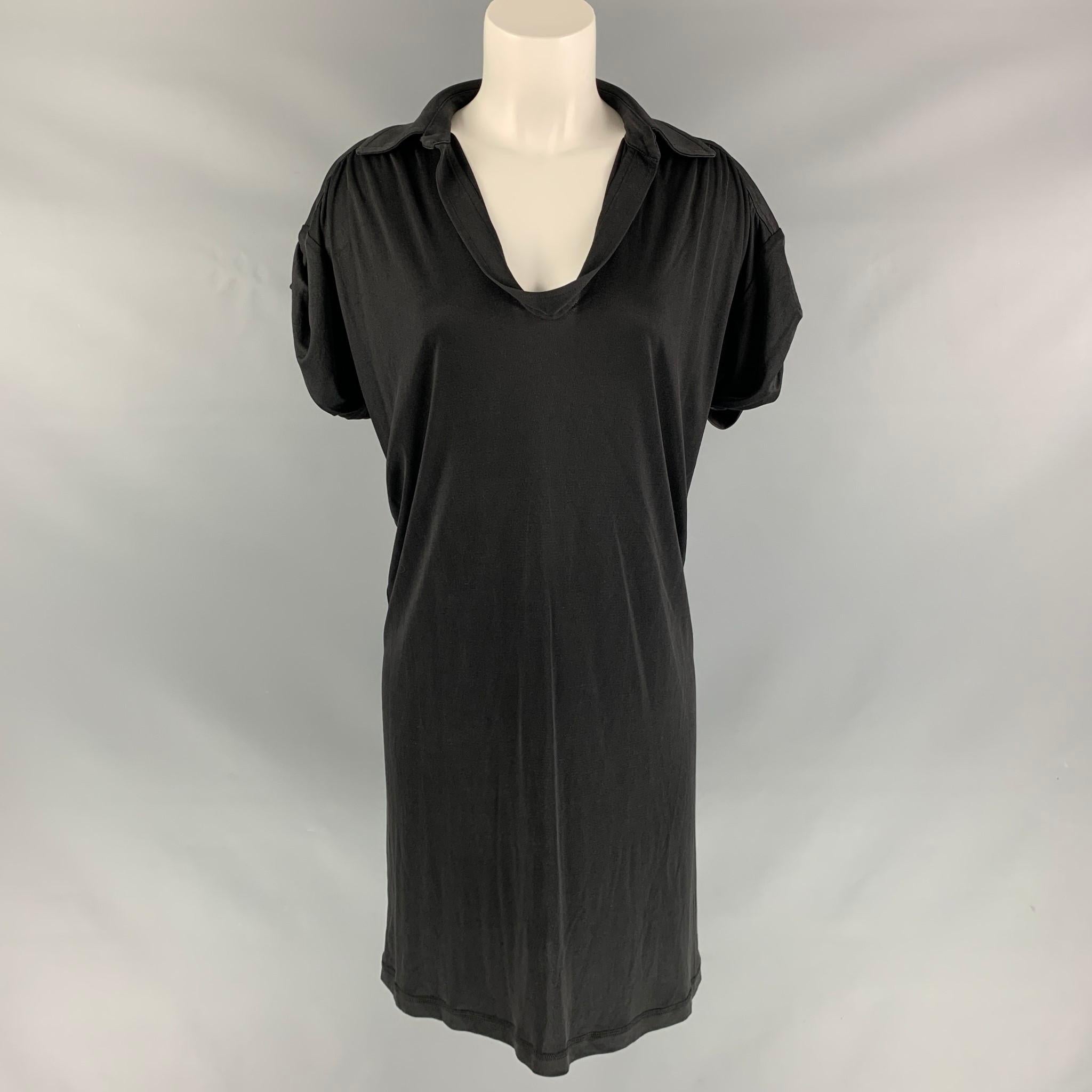 DEREK LAM V-neck t-shirt, bellow knee dress comes in black silk. Made in Italy.

Excellent Pre- Owned Conditions.
Marked: 6

Measurements:

Shoulder: 19 in.
Bust: 46 in.
Waist: 46 in.
Hip: 46 in.
Sleeve: 2 in.
Length: 38 in.  

SKU: 113413
Category: