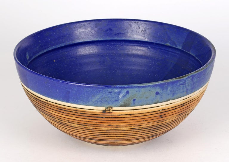 Derek Smith Blackfriars Linear Pattern Blue Glazed Studio Pottery Bowl In Good Condition For Sale In Bishop's Stortford, Hertfordshire