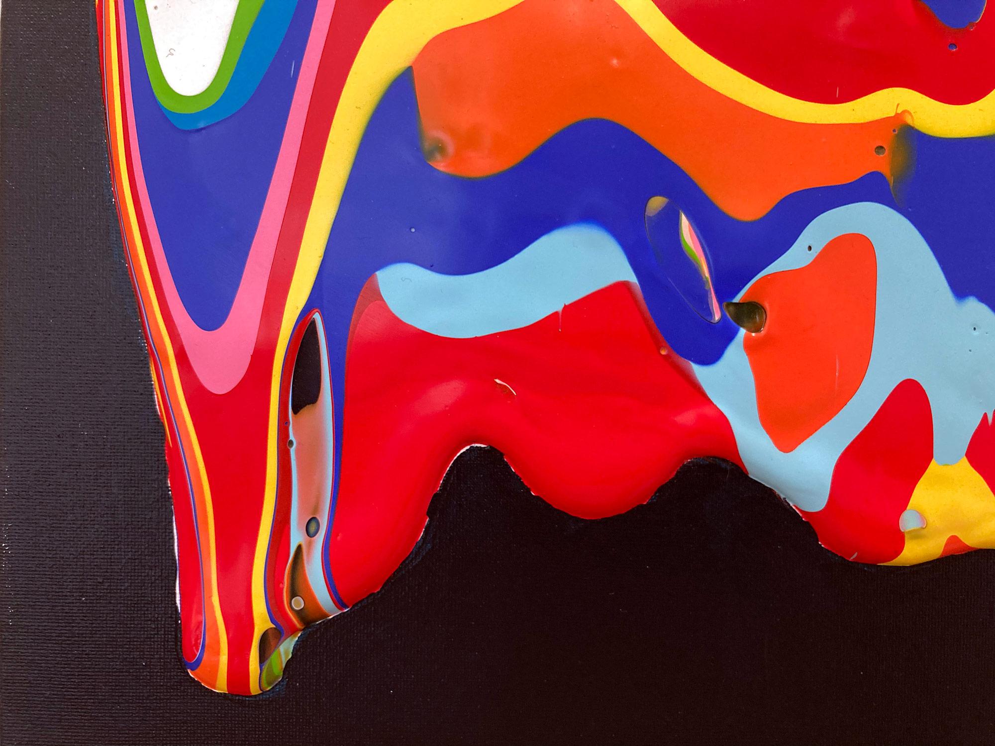 Obra abstracta realizada con gesso y pintura acrílica sobre lienzo, esta hipnotizante obra tiene una profundidad y un peso increíbles gracias a la textura del medio. Derick Smith ha creado una serie increíble dedicada a estos goteos hipnóticos, una