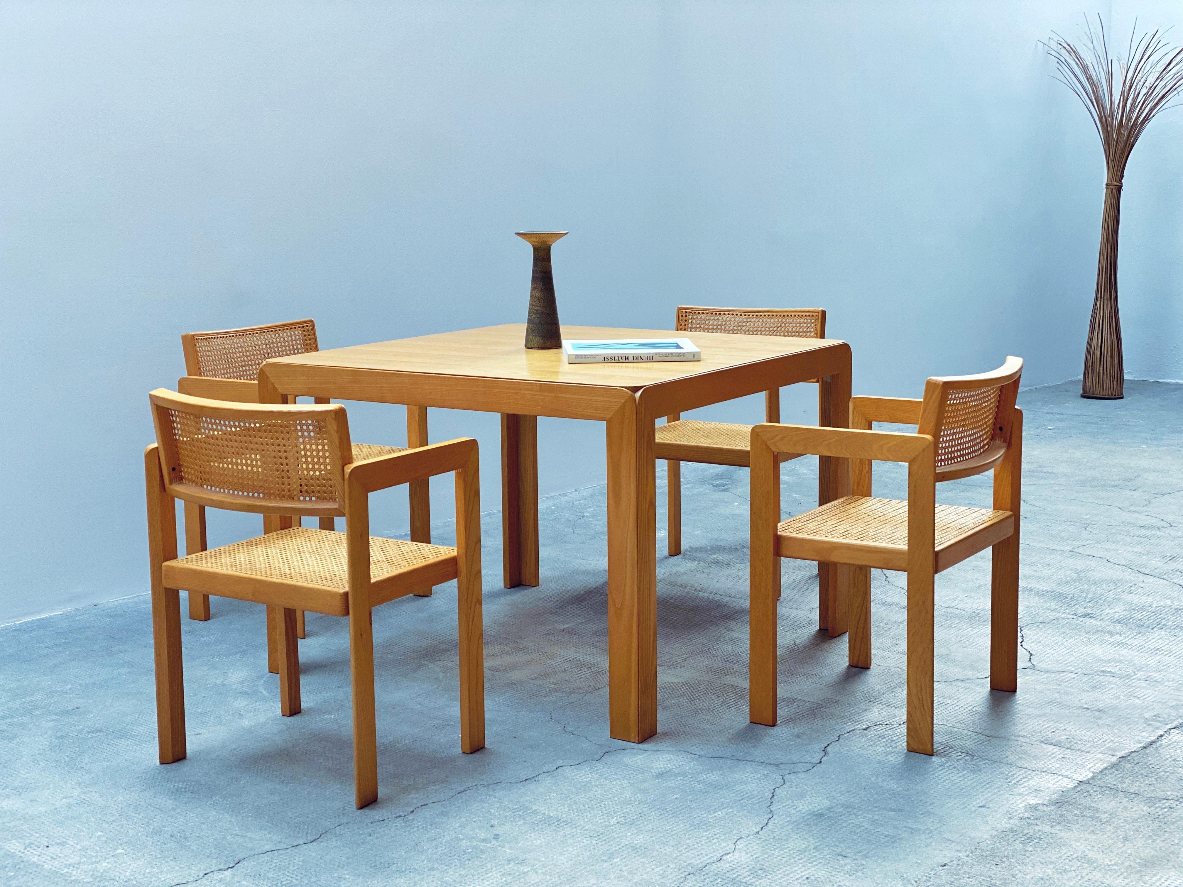 Derk Jan De Vries Esszimmer Set Esstisch & Stühle Esche Geflecht, Italien 1970er en vente 11