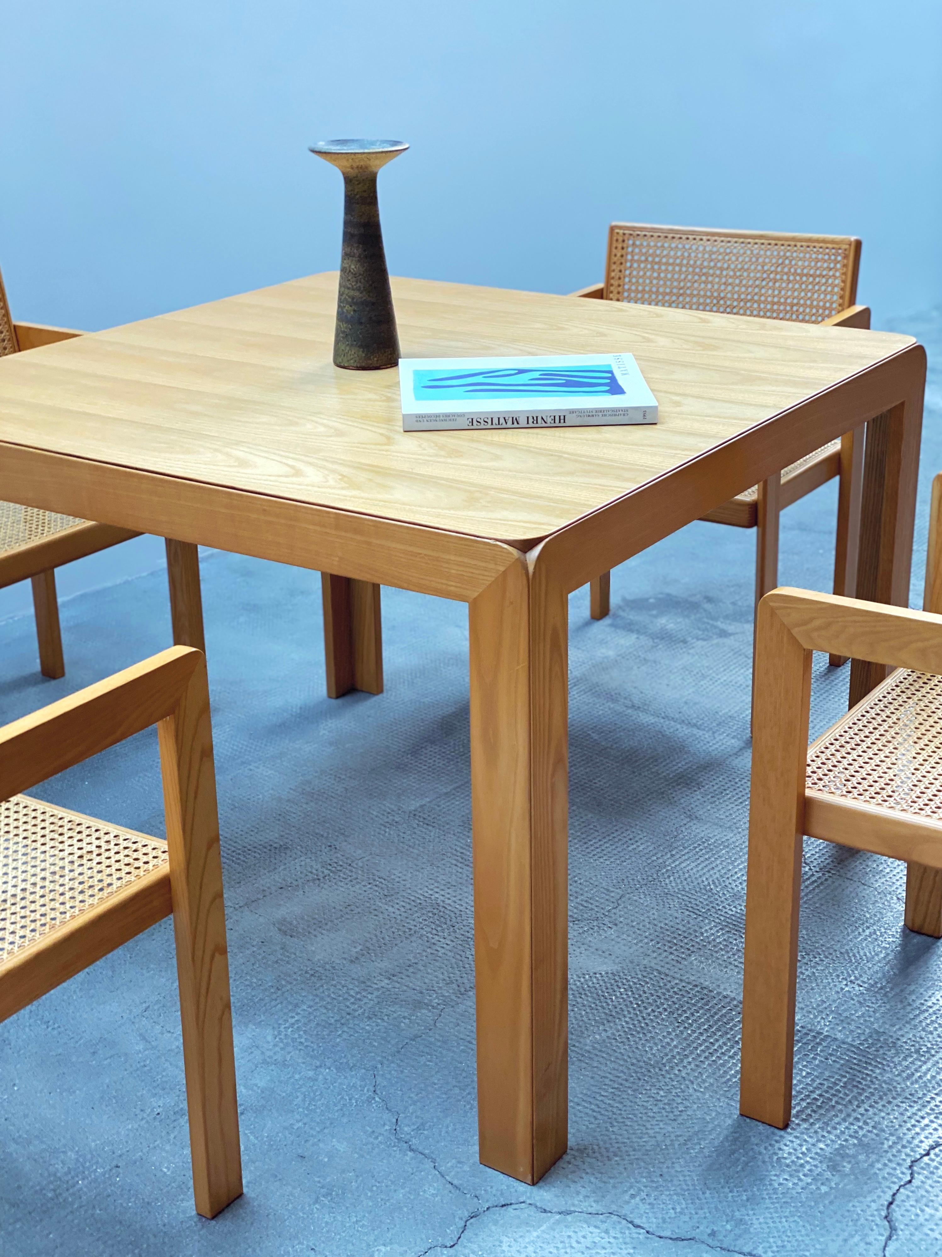 Mid-Century Modern Derk Jan De Vries Esszimmer Set Esstisch & Stühle Esche Geflecht, Italien 1970er en vente
