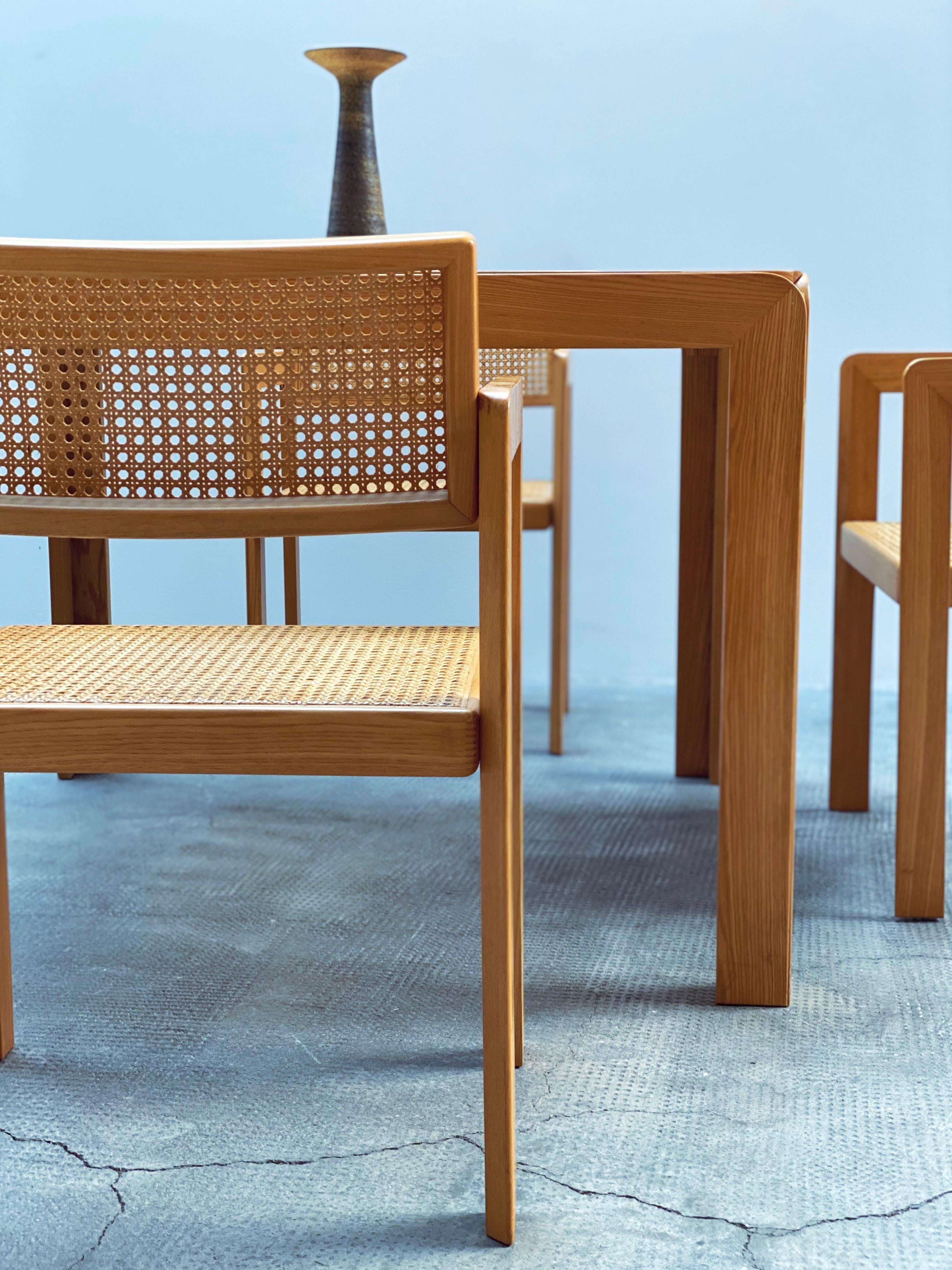 italien Derk Jan De Vries Esszimmer Set Esstisch & Stühle Esche Geflecht, Italien 1970er en vente