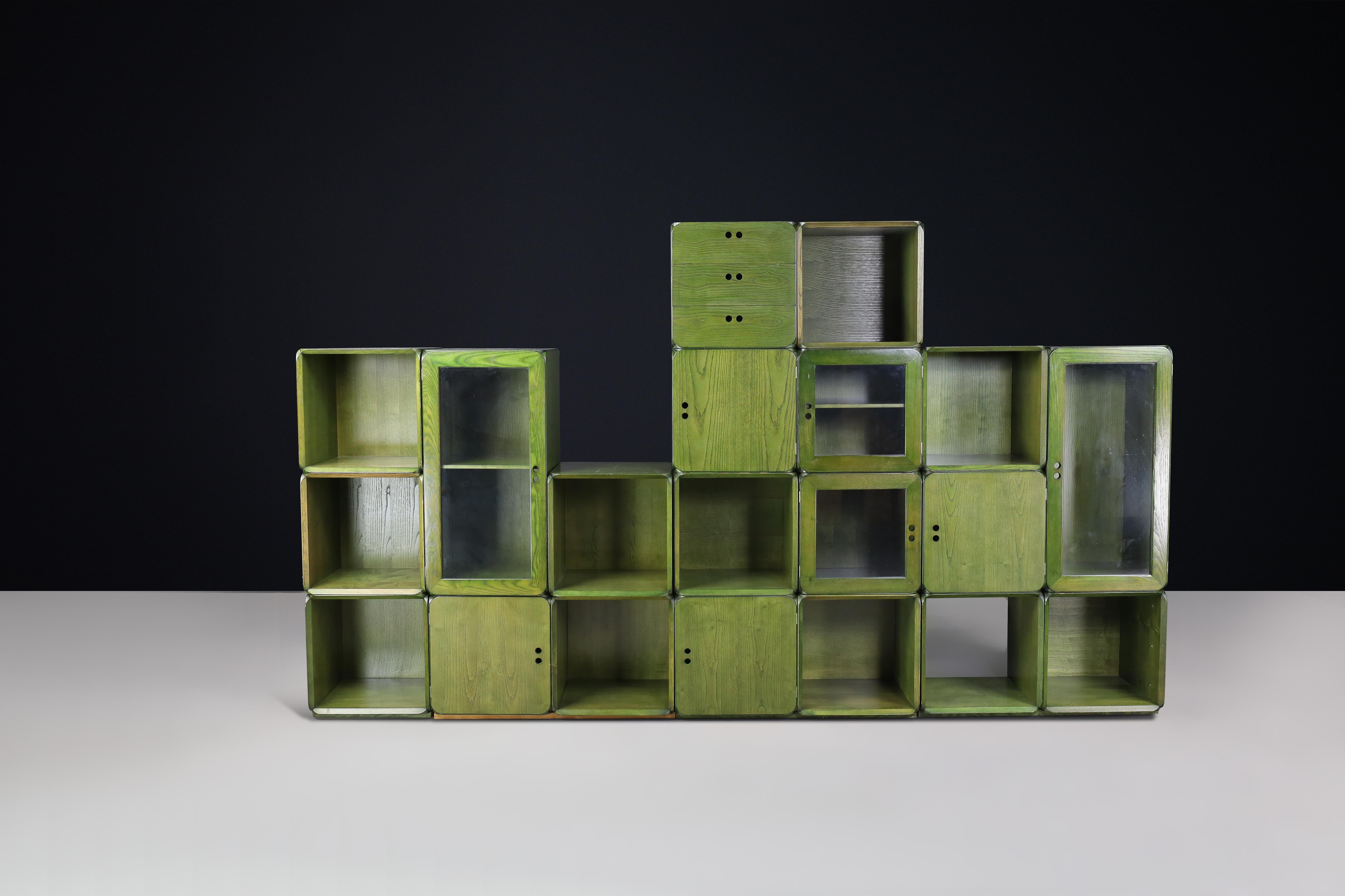 Derk Jan de Vries pour Maisa di Seveso, bibliothèque modulaire vert naturel. en vente 4