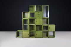 Derk Jan de Vries para Maisa di Seveso, Armario-librería modular verde natural.