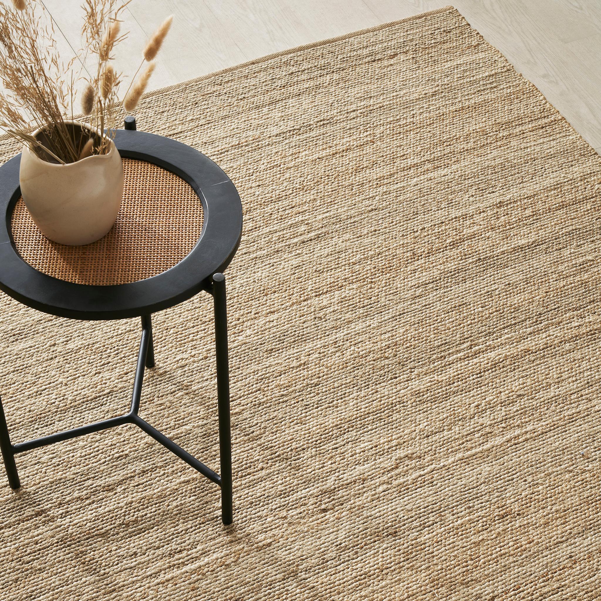 Community, synonymous with growth, togetherness and belonging, has inspired the making of Dern – portrayed here with linear lines, accented and bound by a single thread. Woven from 100% handspun jute, Dern is beautifully adaptive in its