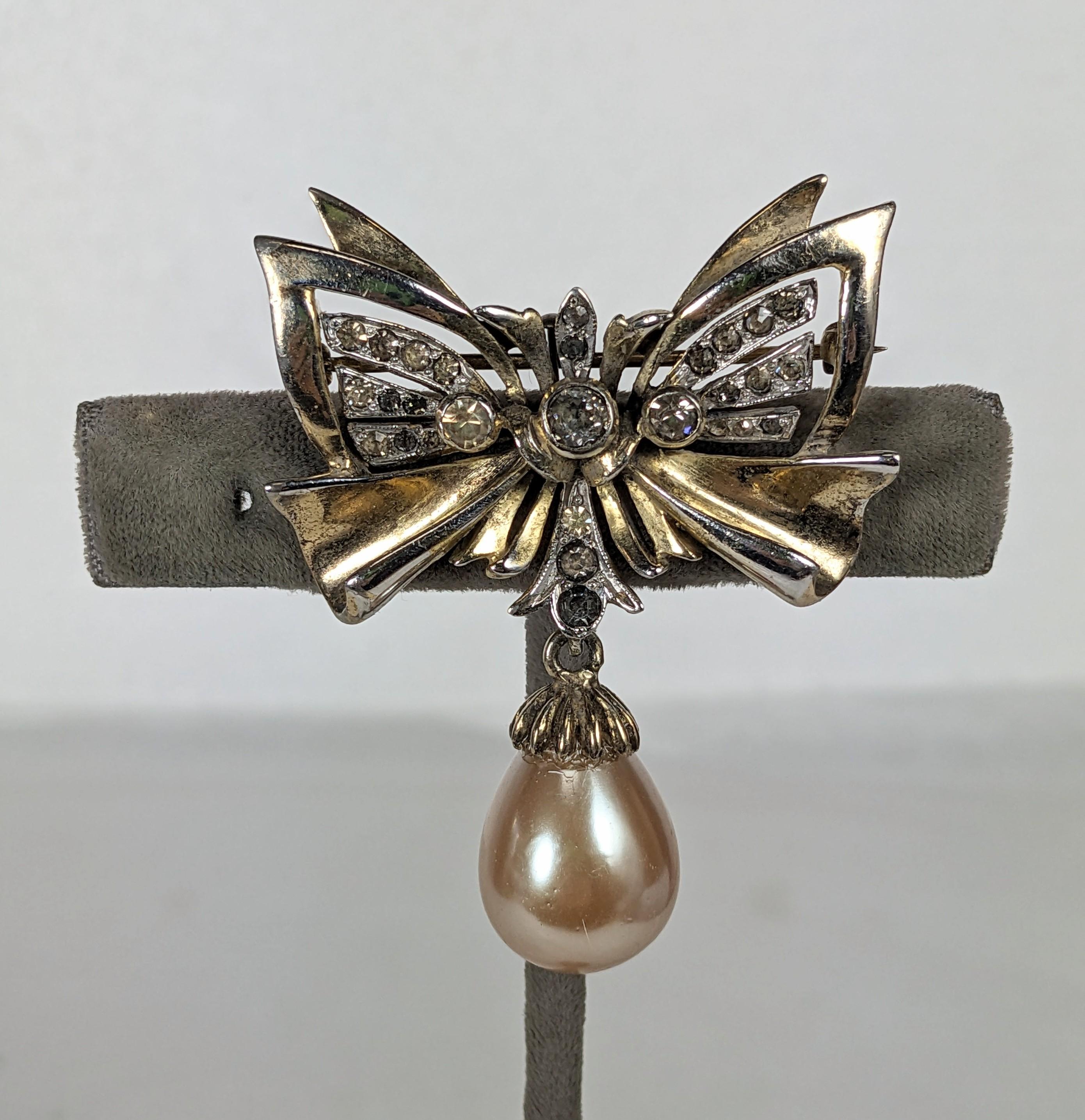 DeRosa Retro bow brooch of gold plated sterling silver, crystal rhinestone pave, with a large faux glass pearl articulated pendant. Excellent condition, Signed. L 2 1/8