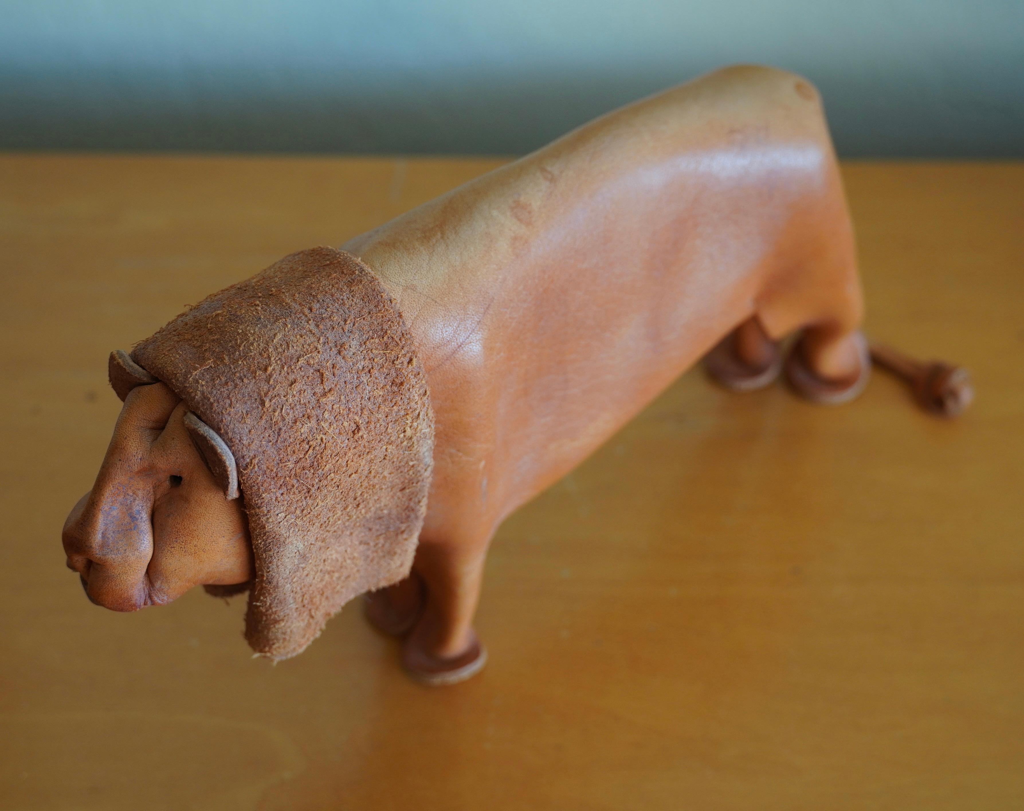 Deru Toy Lion in Hand Sculpted Leather In Good Condition For Sale In Oakland, CA