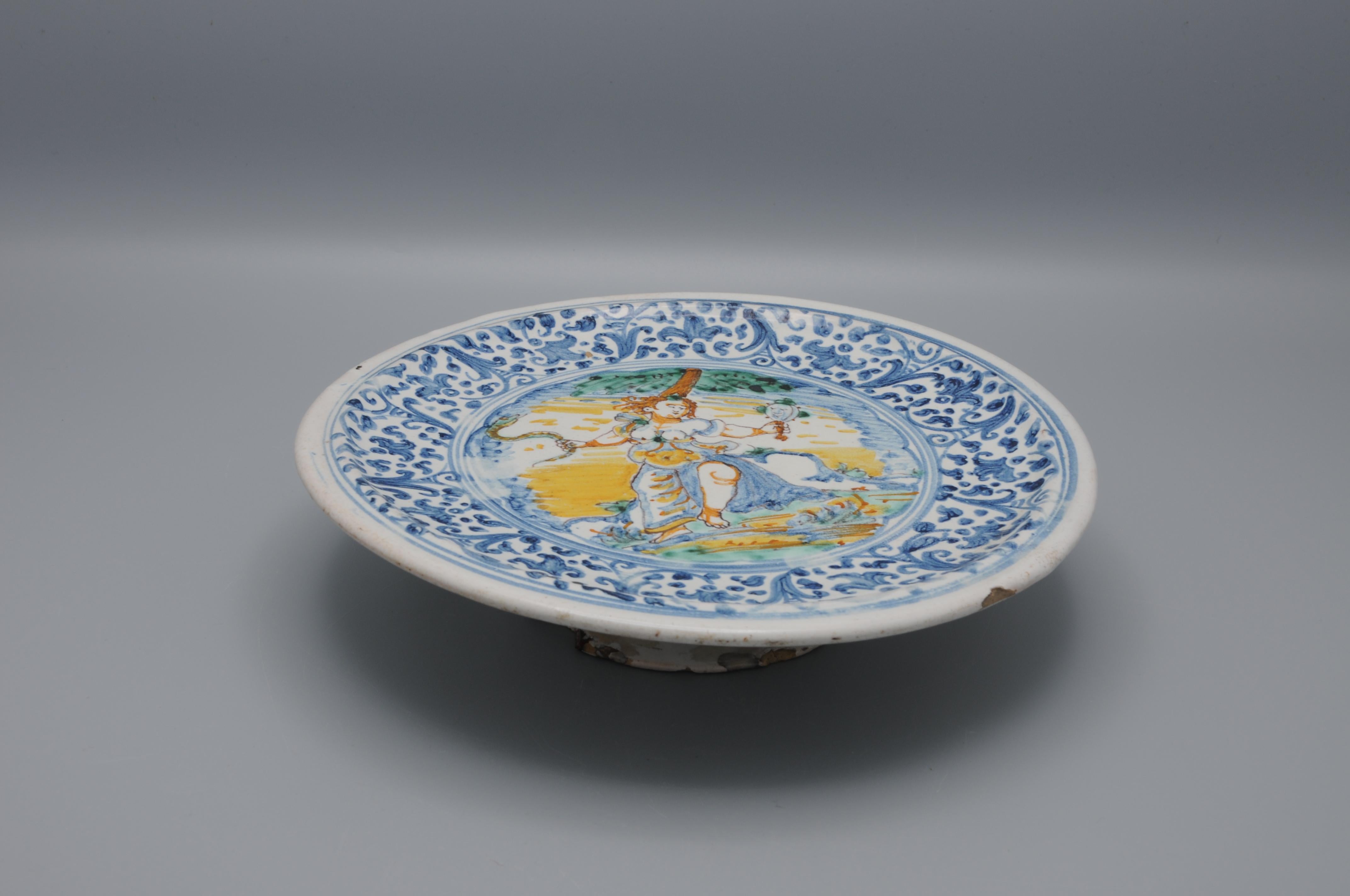 Deruta - Plato alzatina sobre peana, siglo XVIII Barroco en venta