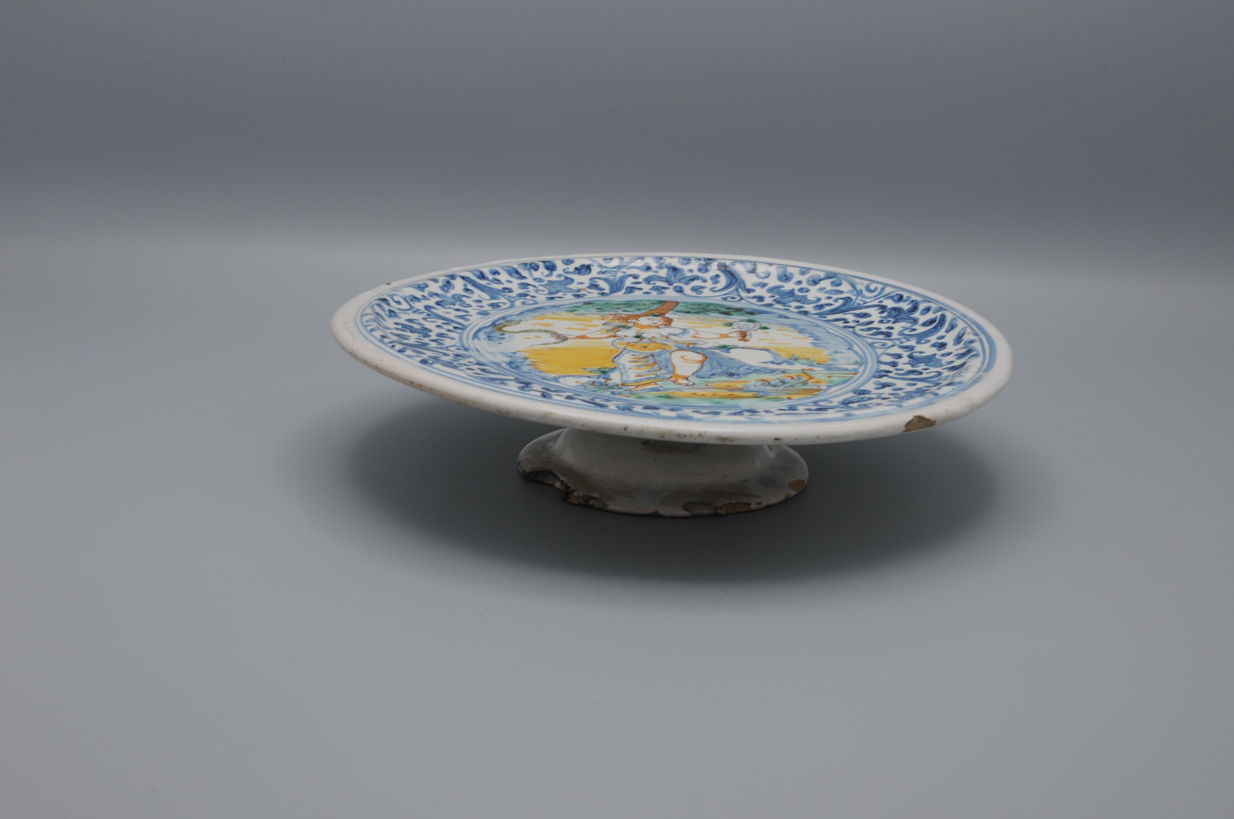 Deruta - Plato alzatina sobre peana, siglo XVIII Italiano en venta