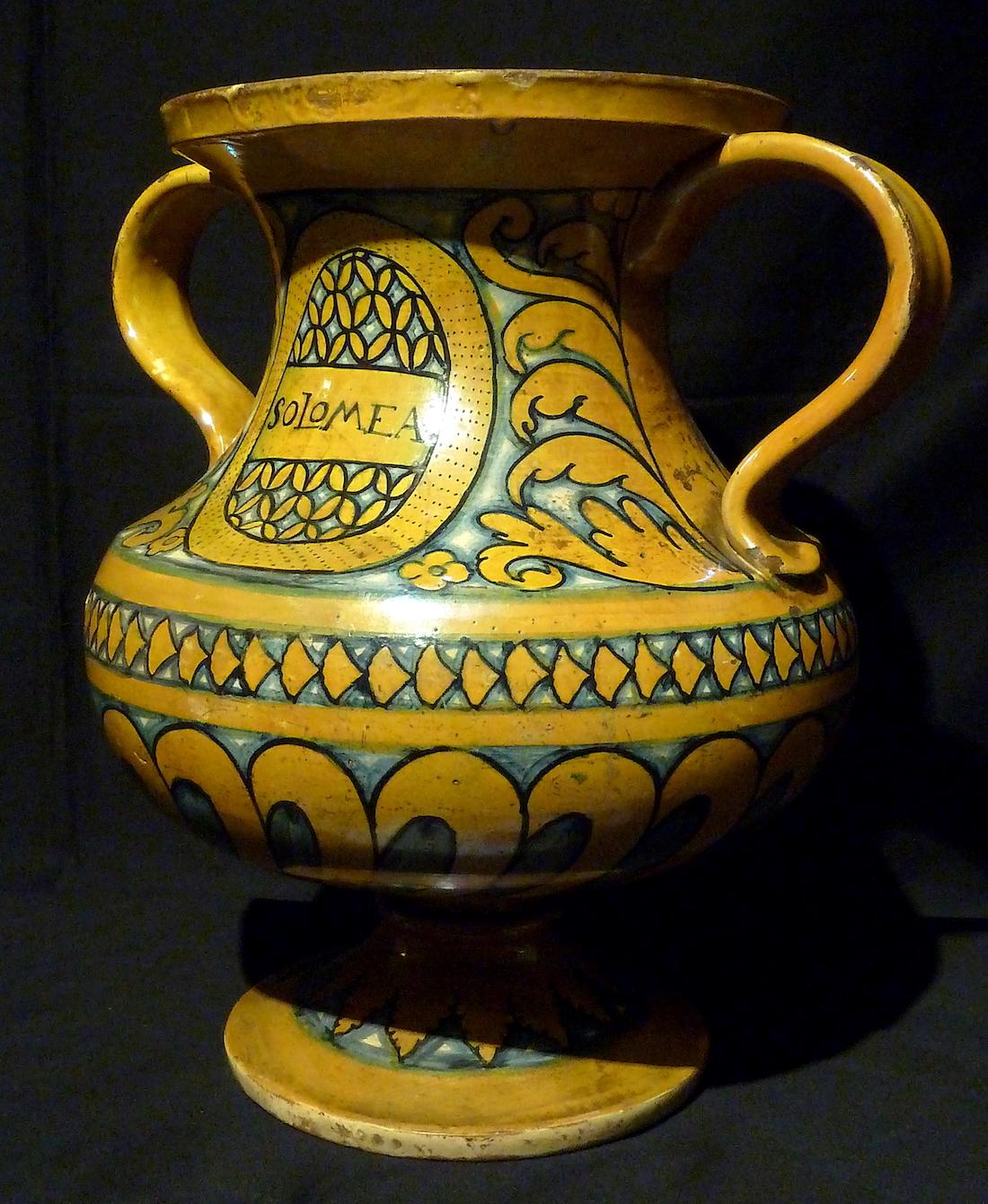 Deruta Biansato Vase, First Half of the 16th Century In Good Condition In Firenze, IT